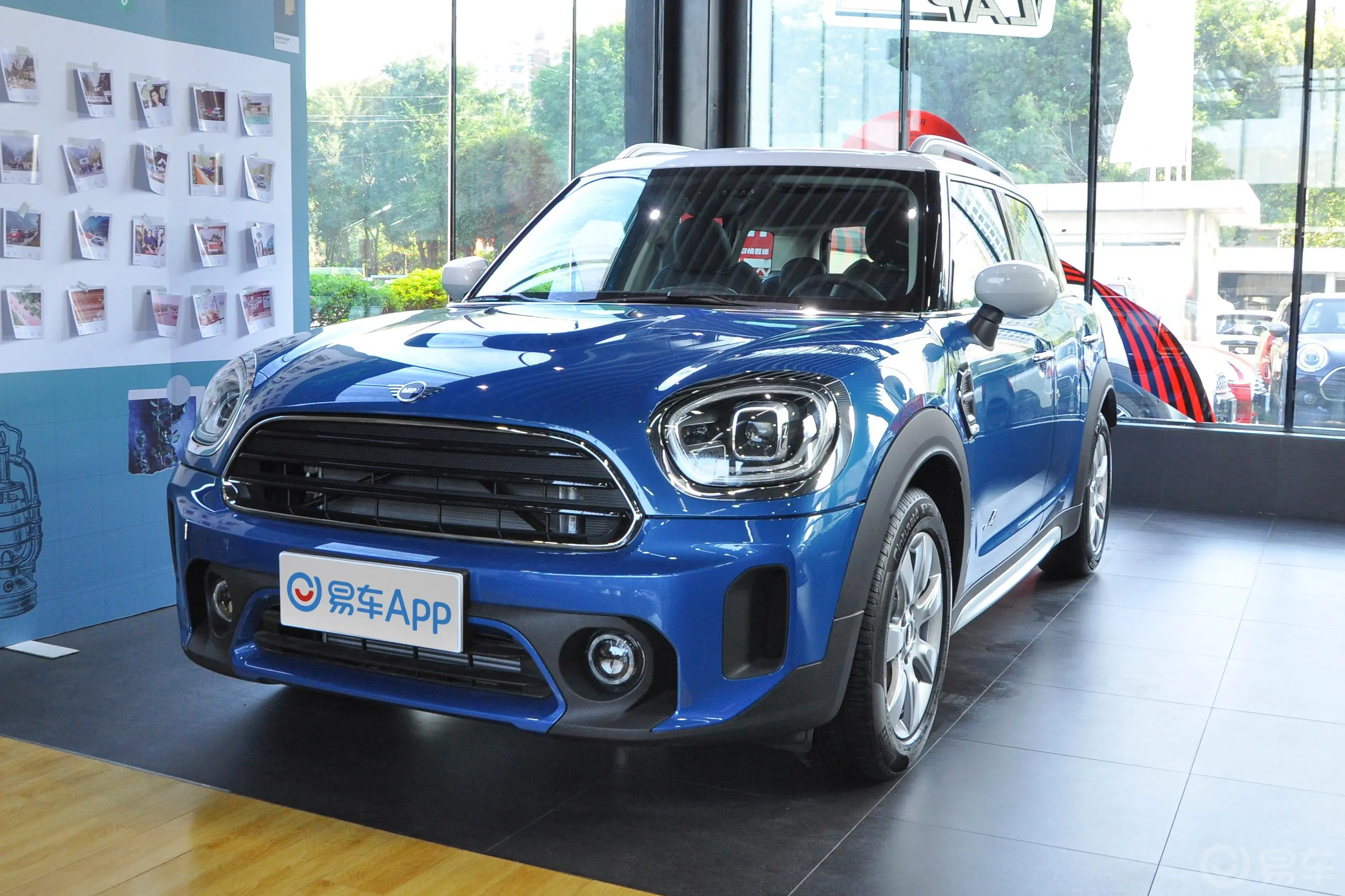 MINI COUNTRYMAN1.5T COOPER ALL4侧前45度车头向左水平