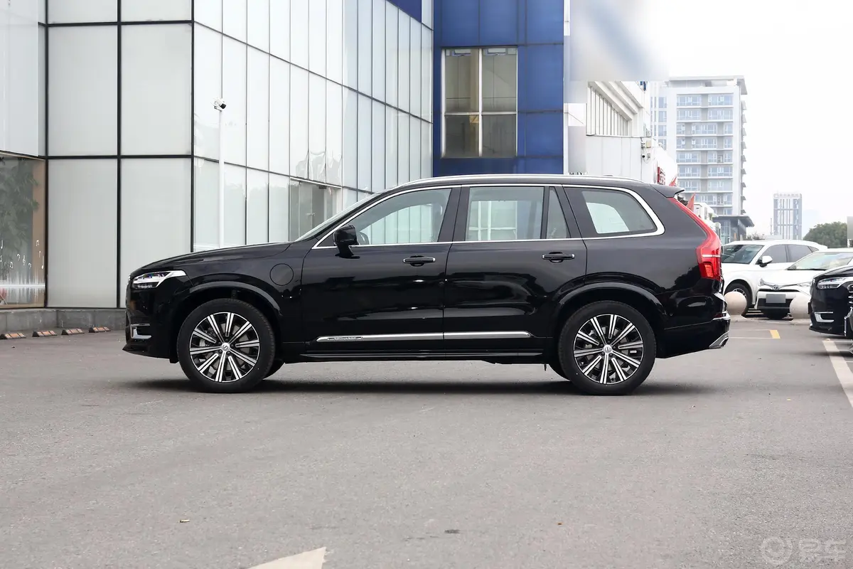 沃尔沃XC90新能源RECHARGE T8 智尊豪华版正侧车头向左水平