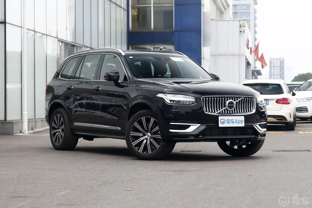 沃尔沃XC90 RECHARGERECHARGE T8 智尊豪华版侧前45度车头向右水平