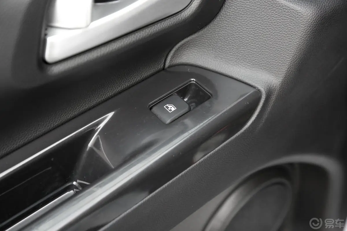 长安欧尚X70A改款 1.5L 手动 经典型后车窗调节