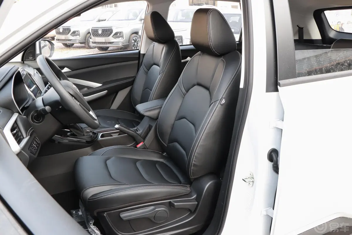 宝骏530全球车周年纪念版 1.5T CVT 豪华型 7座驾驶员座椅