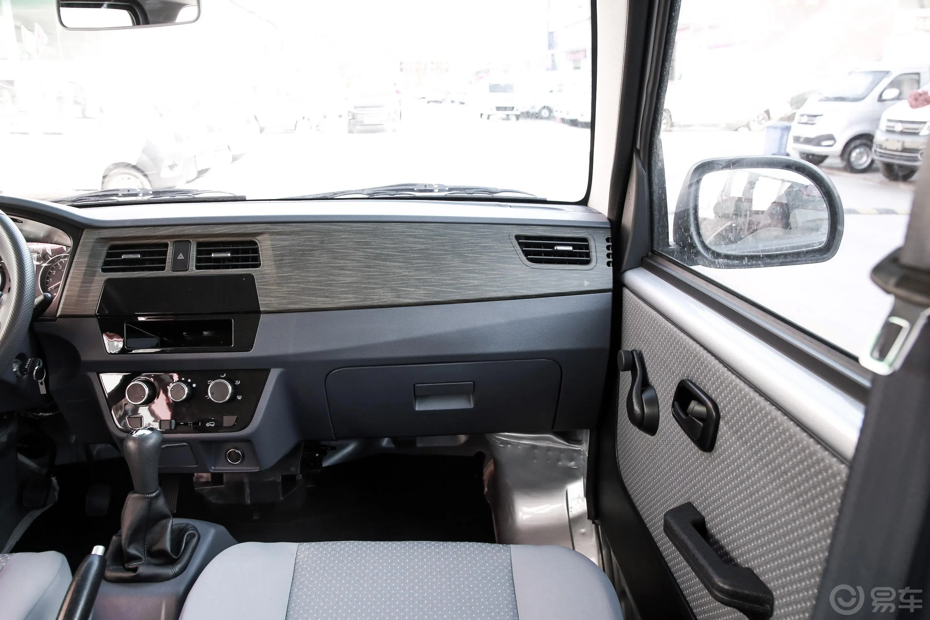 金杯小海狮X30客车 1.5L 手动 标准中央空调版 5/6/7座 国VI副驾驶位区域