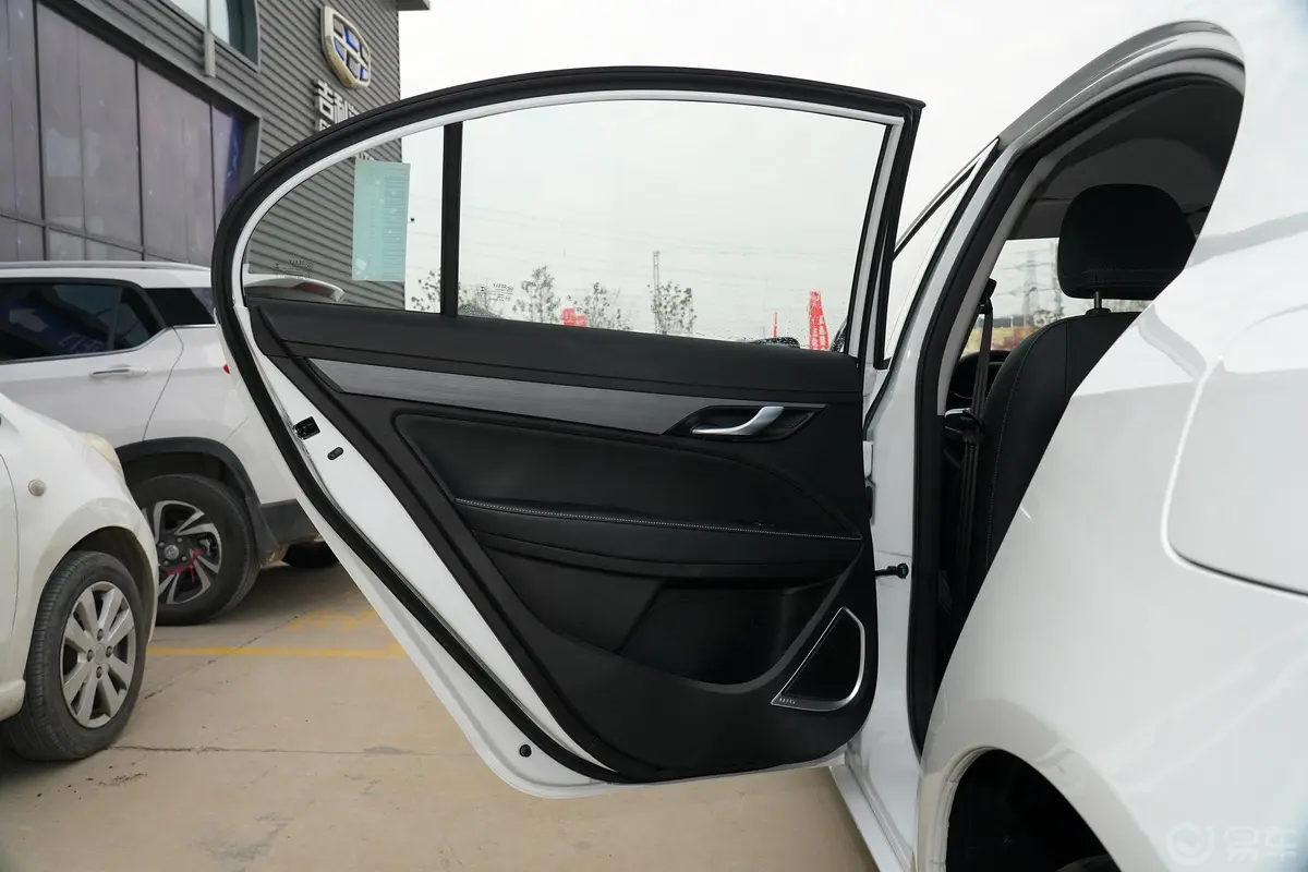 帝豪UP 1.5L CVT 舒适型驾驶员侧后车门