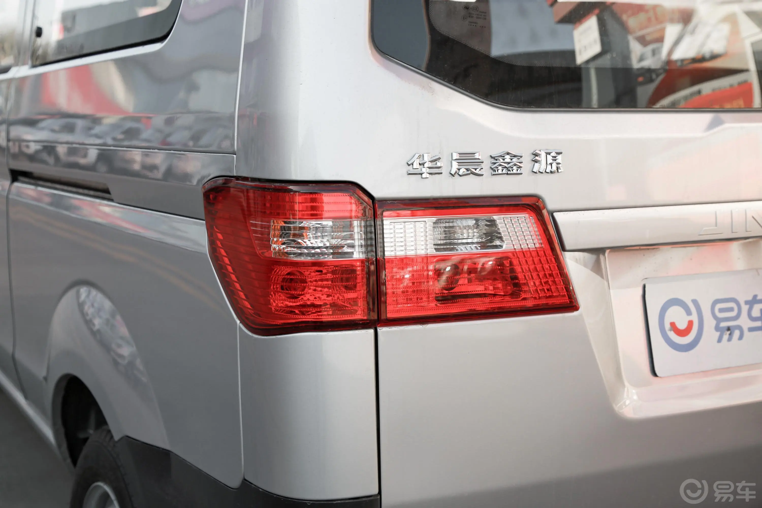 金杯小海狮X30客车 1.5L 手动 标准中央空调EPS版 5/6/7座 国VI外观
