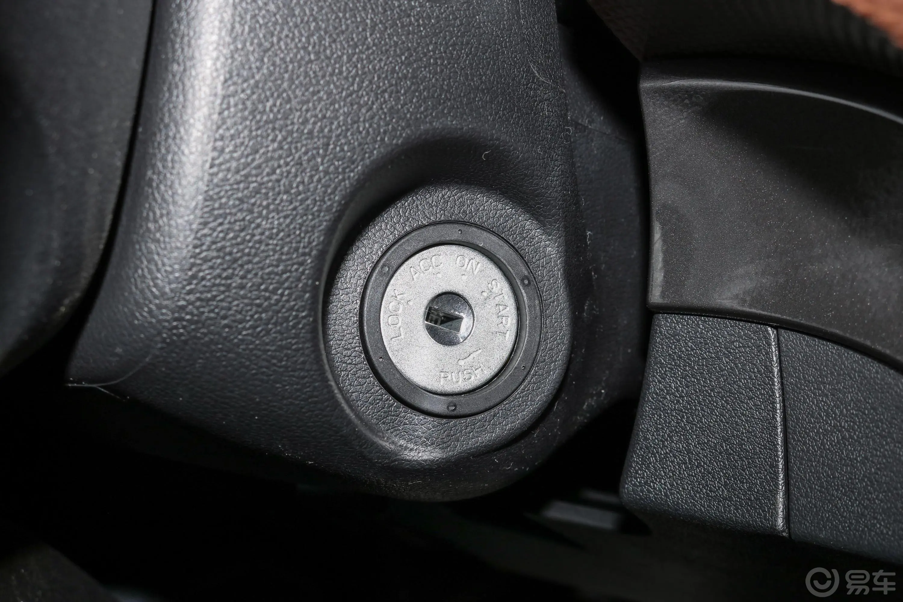 风骏52.4L 手动 大双 两驱 精英型 汽油钥匙孔或一键启动按键
