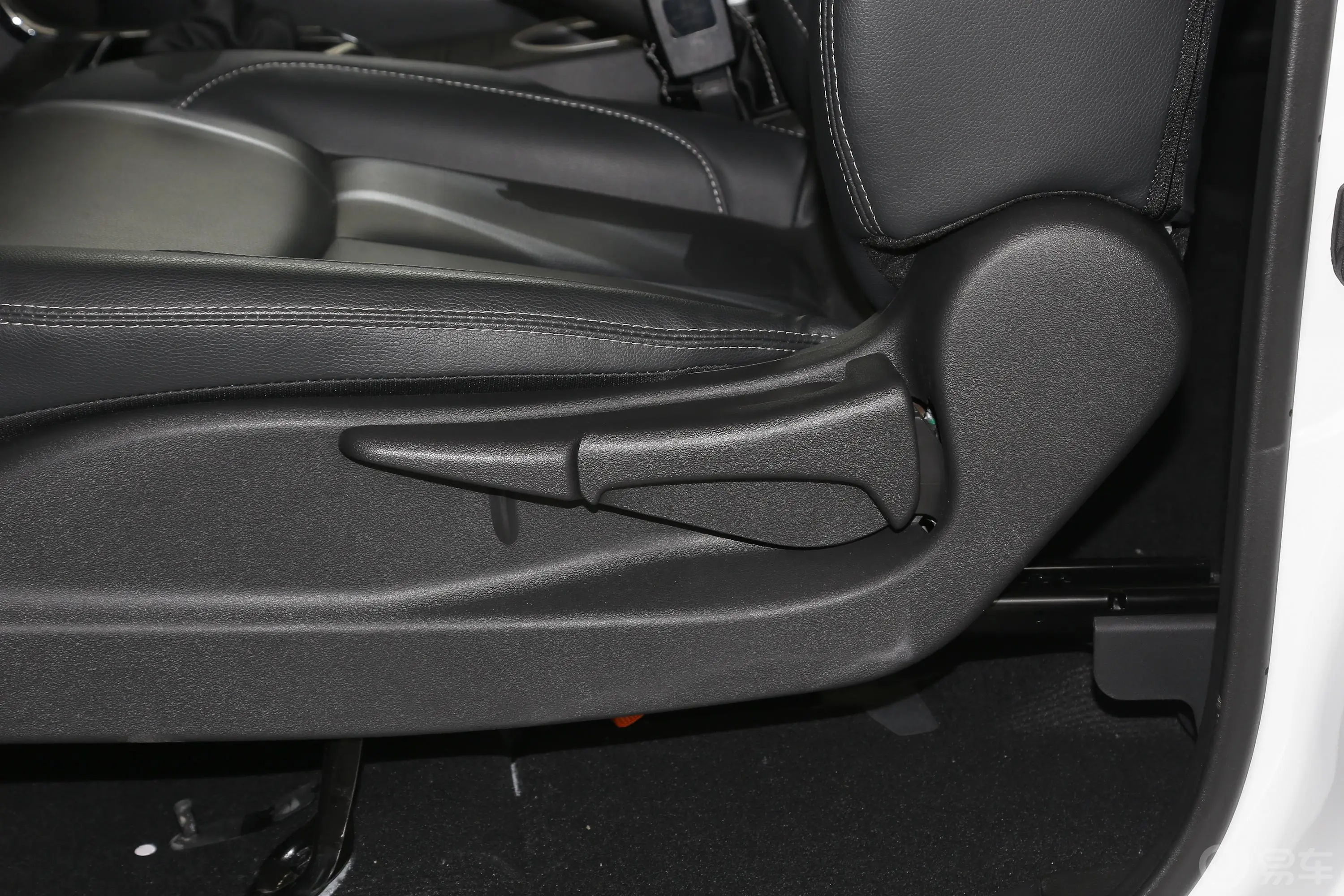锐骐6都市版 2.3T 自动两驱豪华型 柴油主驾座椅调节