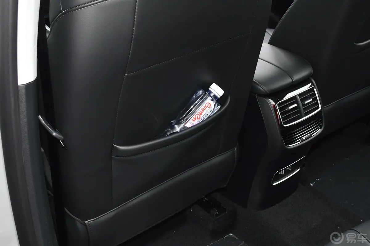荣威RX5 MAXSupreme系列 2.0T 双离合 两驱 智能座舱尊荣版空间