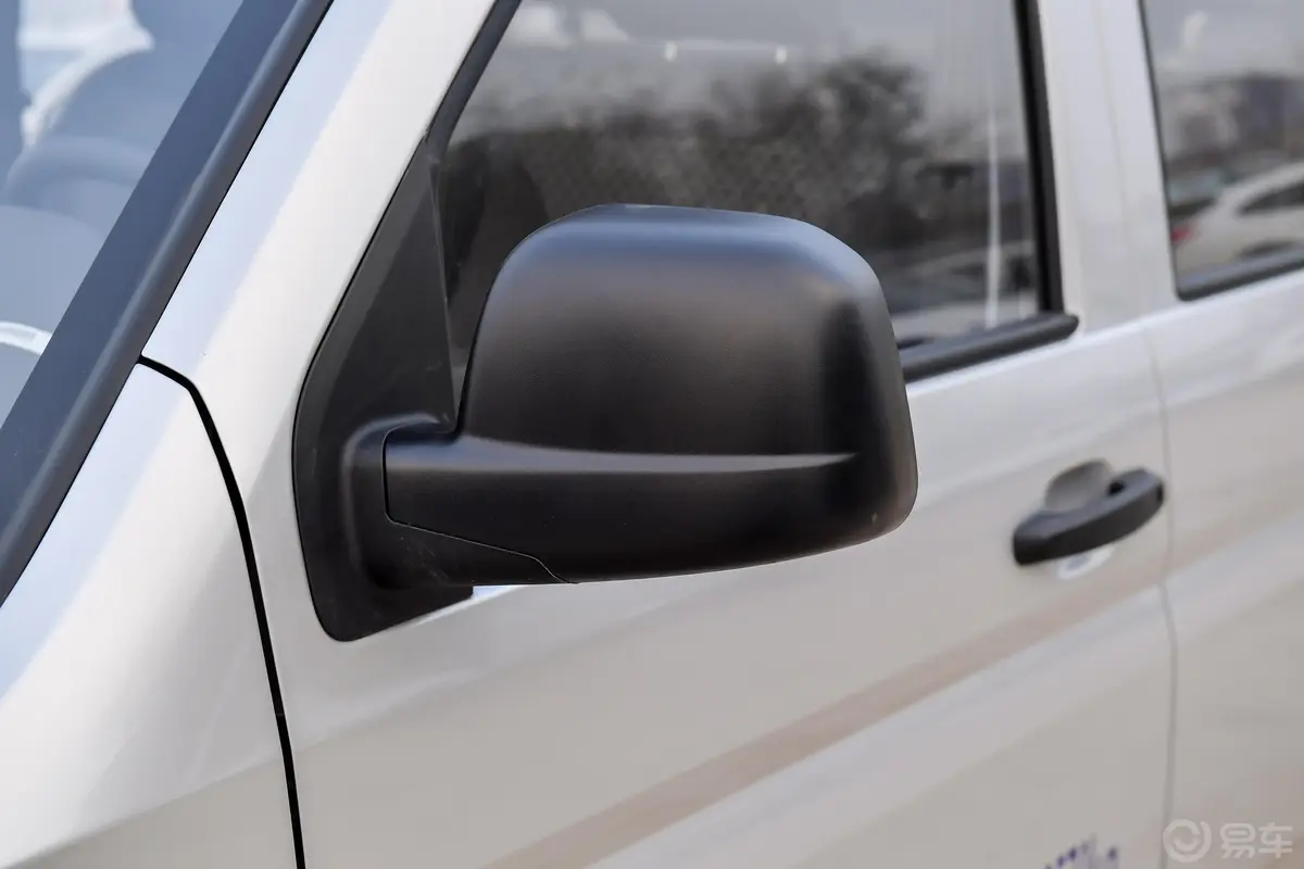 五菱荣光新卡汽车下乡版 1.8L 手动双排基本型主驾驶后视镜背面