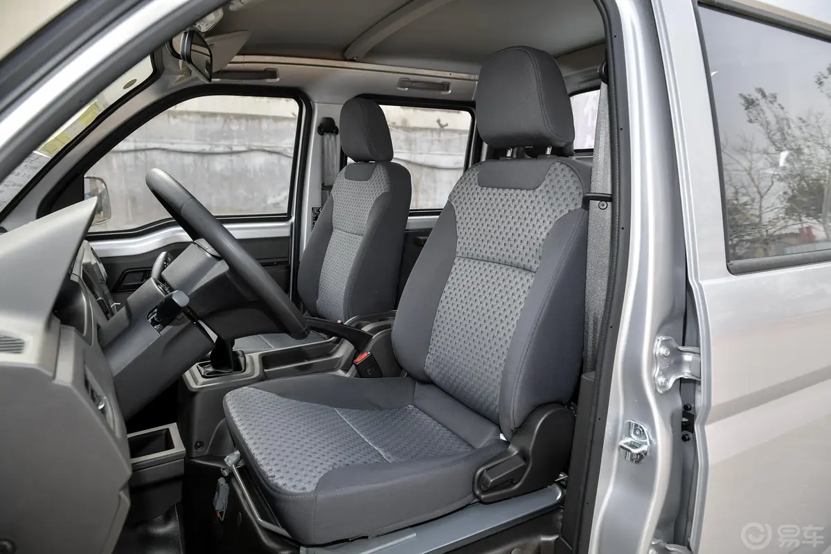 五菱荣光新卡汽车下乡版 1.8L 手动双排基本型驾驶员座椅