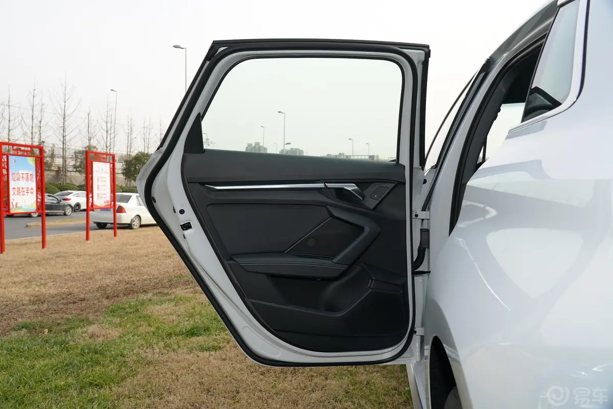 奥迪A3Sportback 35 TFSI 时尚运动型驾驶员侧后车门