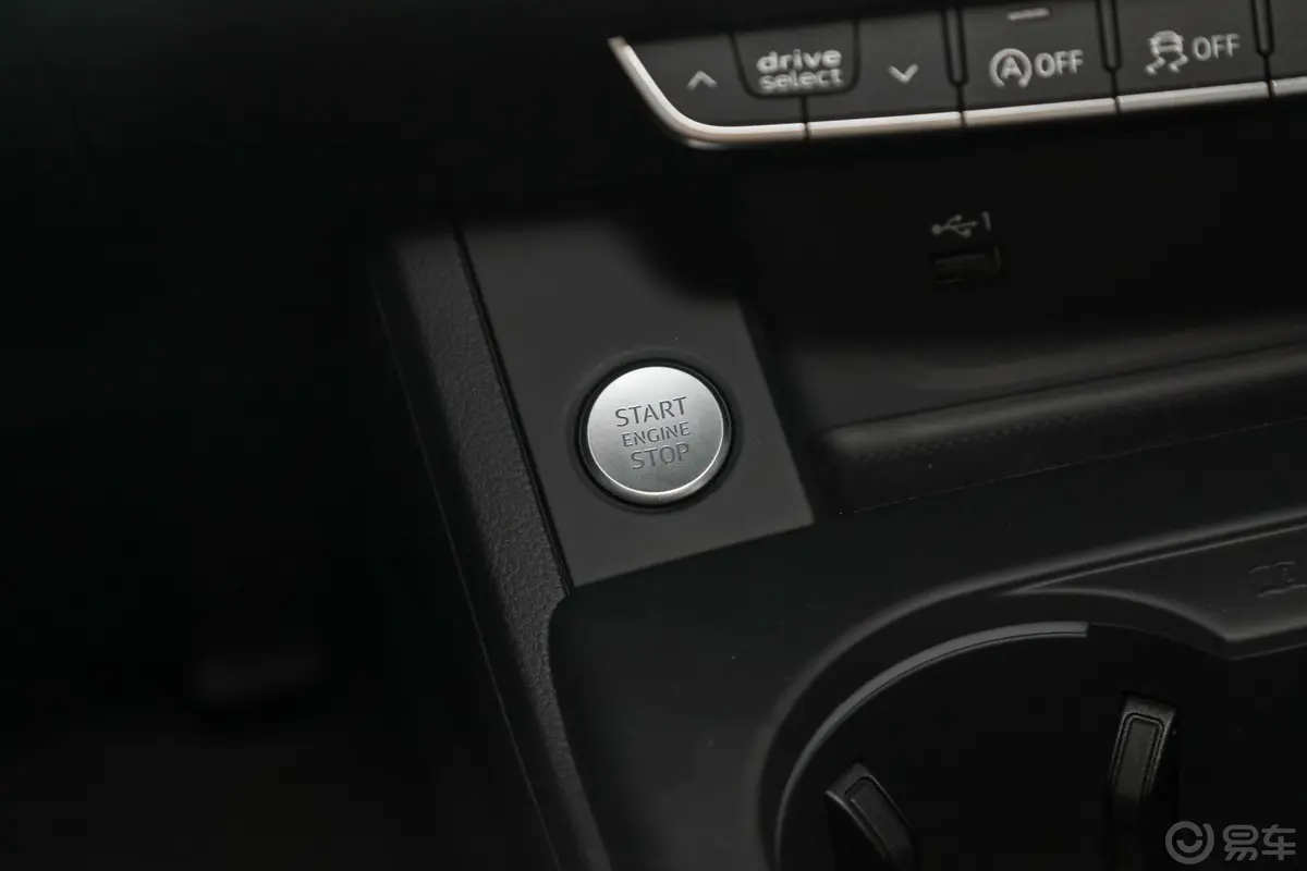 奥迪A4(进口)Avant 先锋派 40TFSI 时尚致雅型钥匙孔或一键启动按键