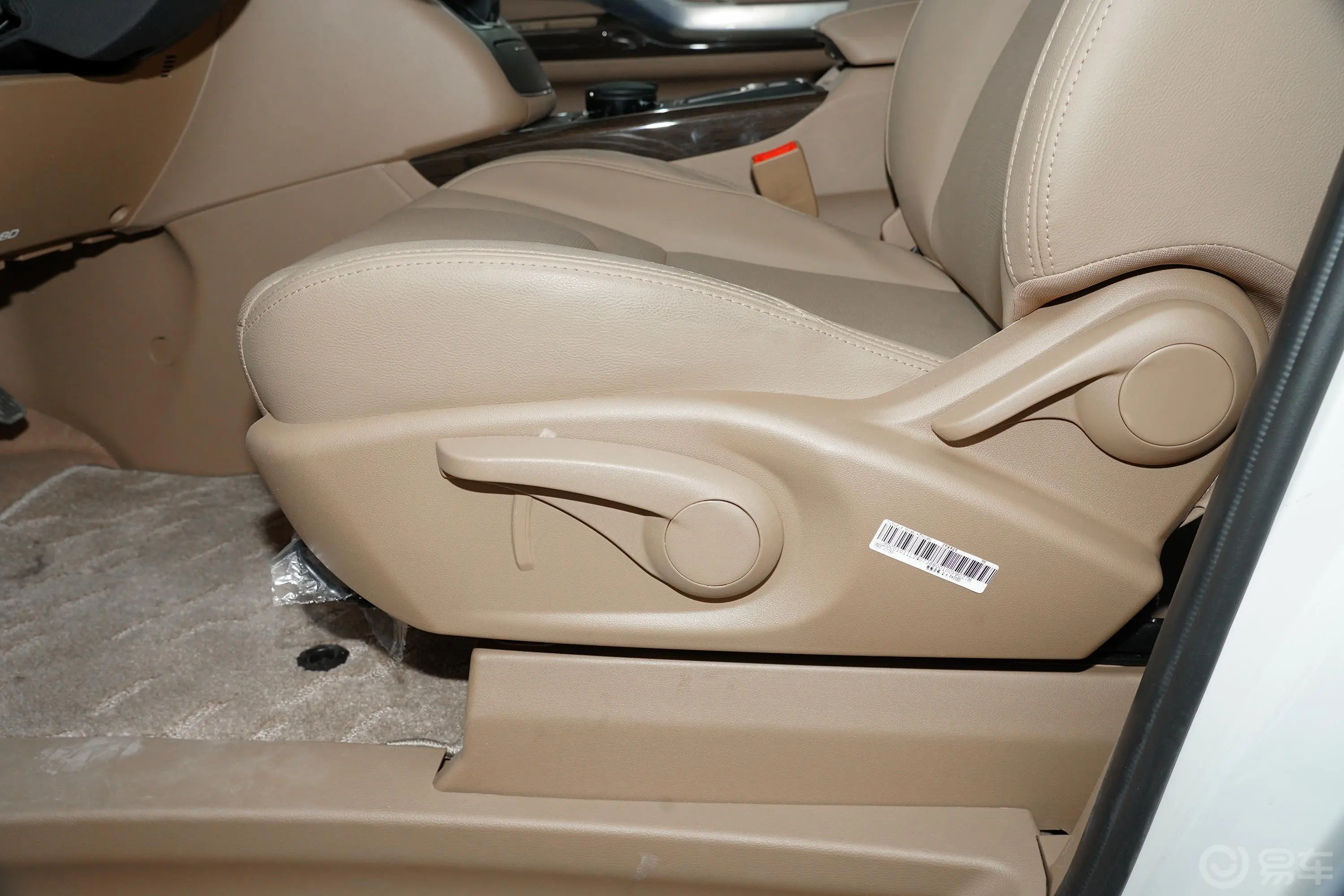 瑞风L6 MAX2.0T 双离合至尊型主驾座椅调节