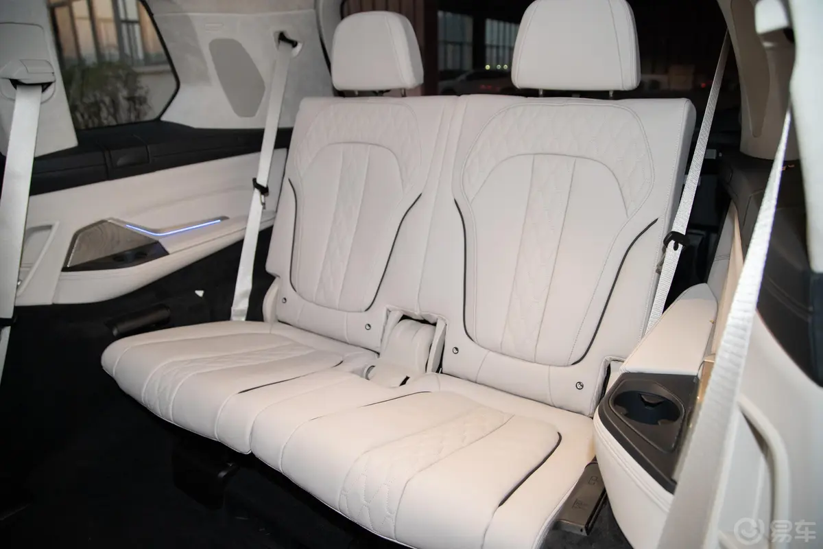 宝马X7xDrive M50i第三排座椅