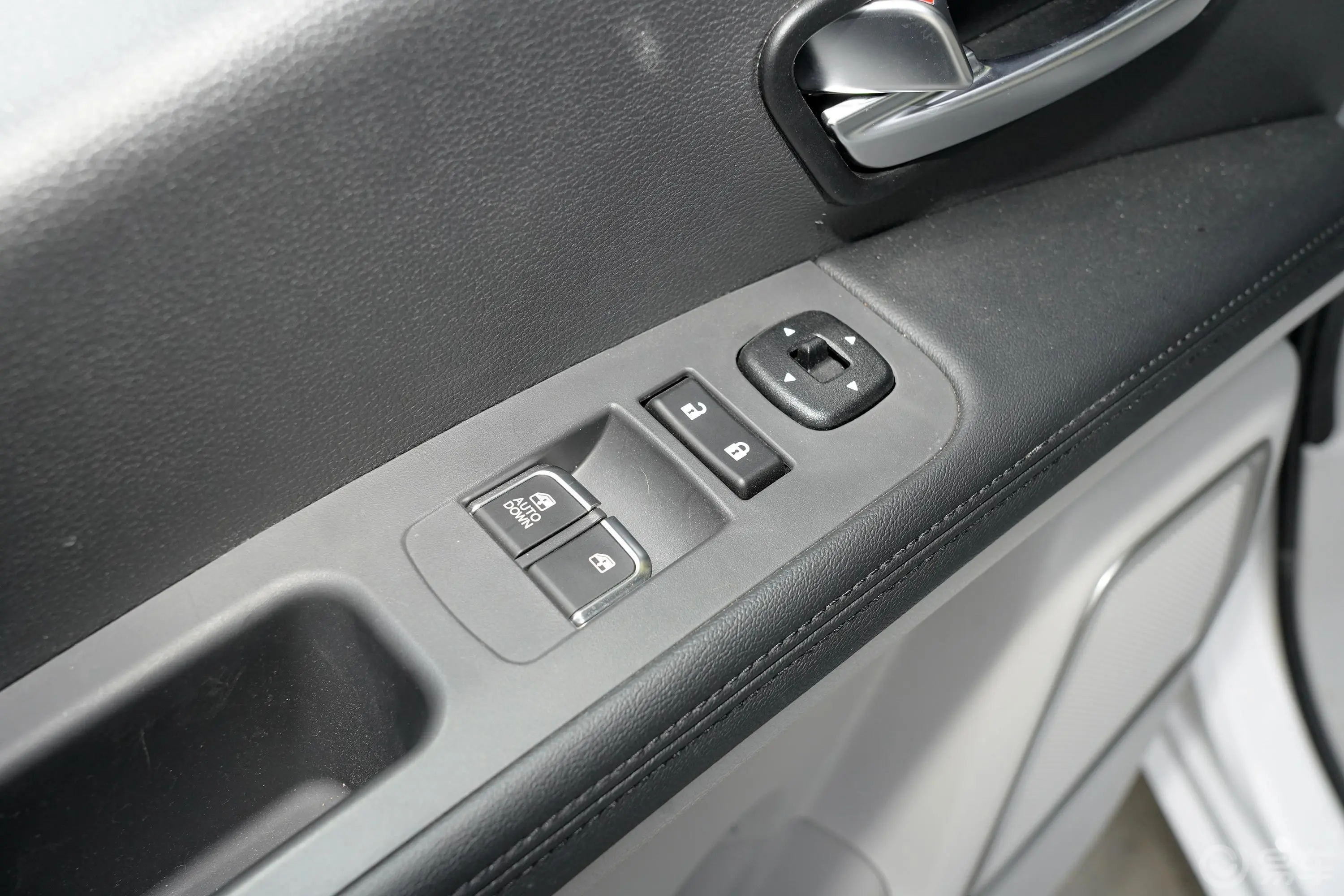 瑞风M4悦享系列 2.0L 手动 舒适型 汽油 国VI车窗调节整体