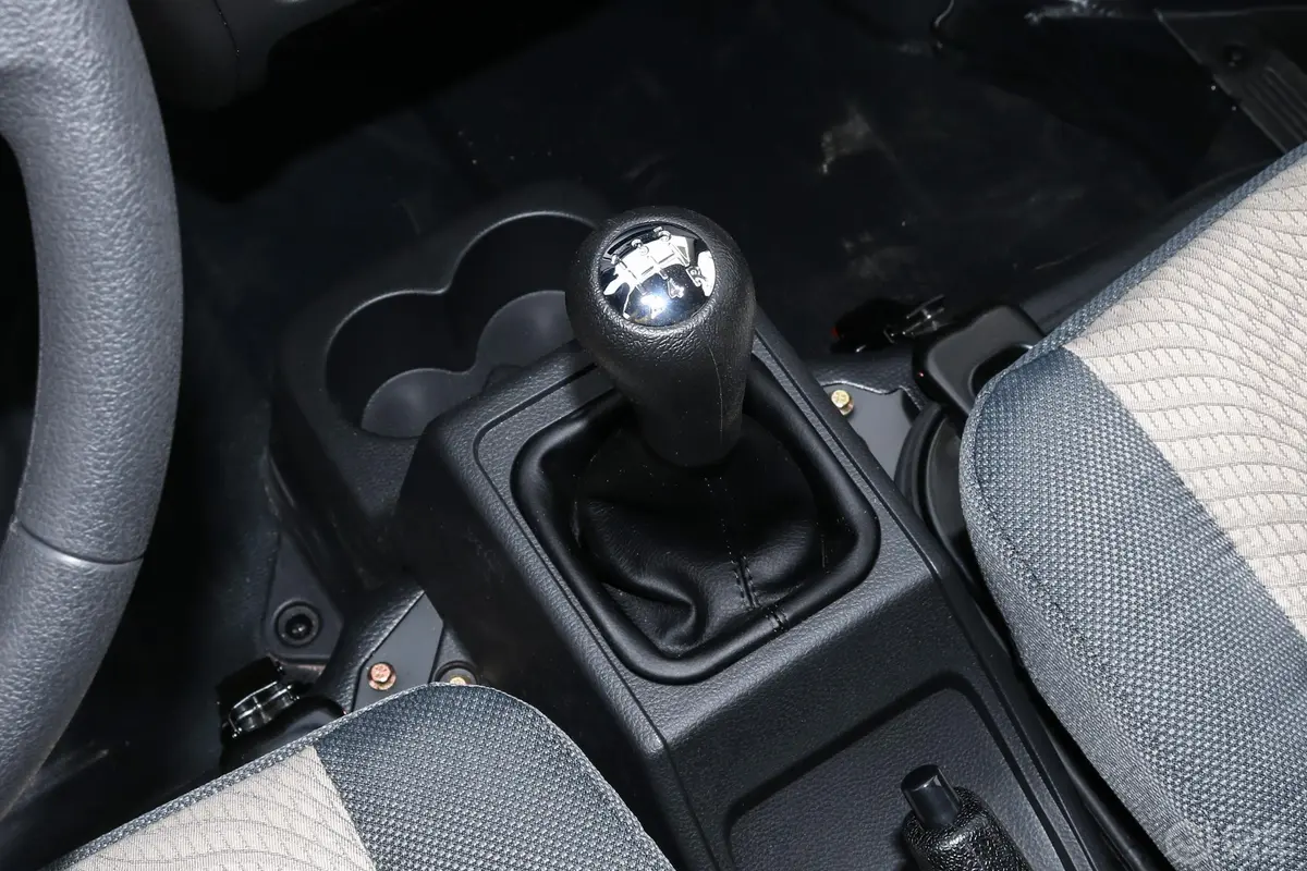 跨越王X1厢式运输车N1 1.2L 单排单后轮 标准版 SC5031XXYXND6B1 汽油 国VI换挡装置