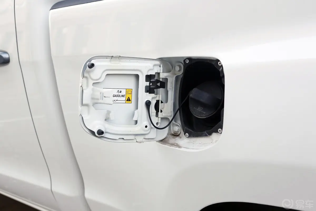 拓陆者驭途驭途8 2.0T 手动 长轴 两驱 豪华型 汽油加油口
