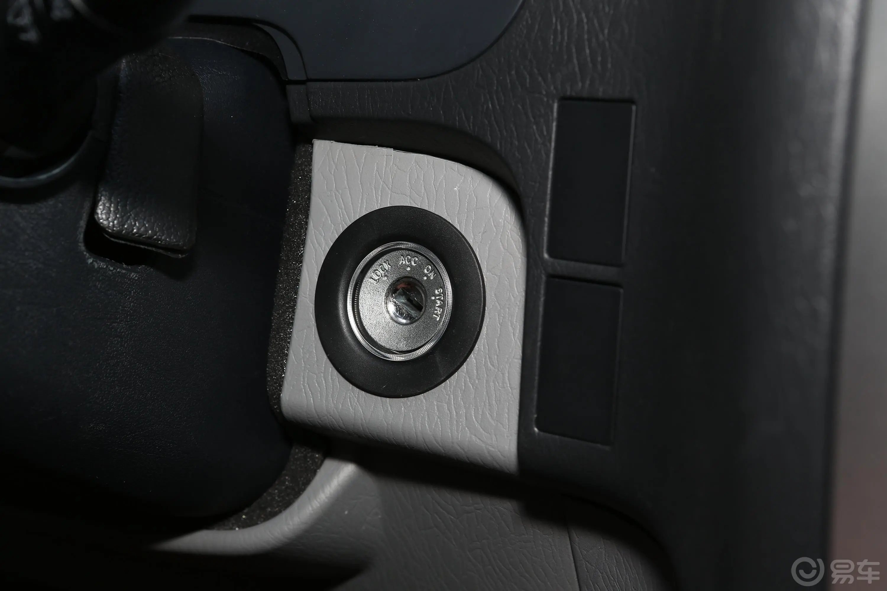 风景G5多用途乘用车 2.4L 手动 长轴平顶 低配版 6座 国VI钥匙孔或一键启动按键