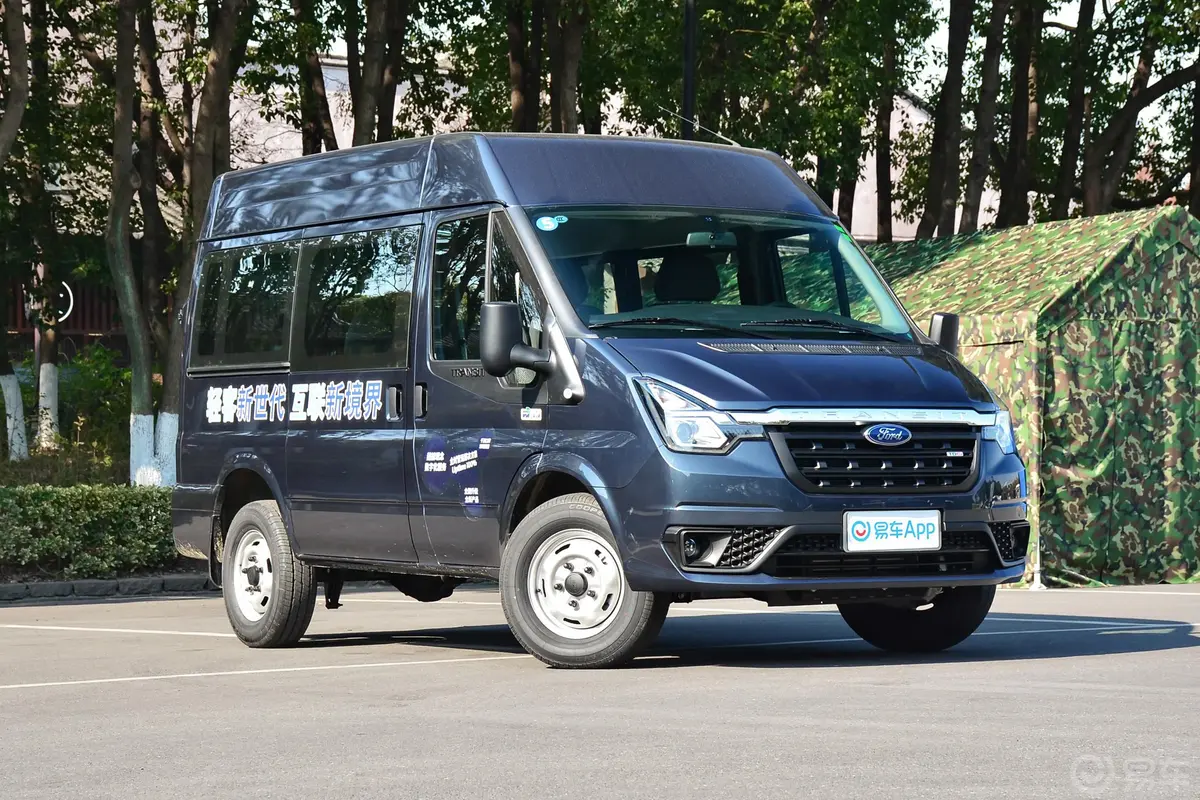 新世代全顺Pro 2.2T AMT 短轴中顶 物流车 6座 柴油 国VI发动机舱整体