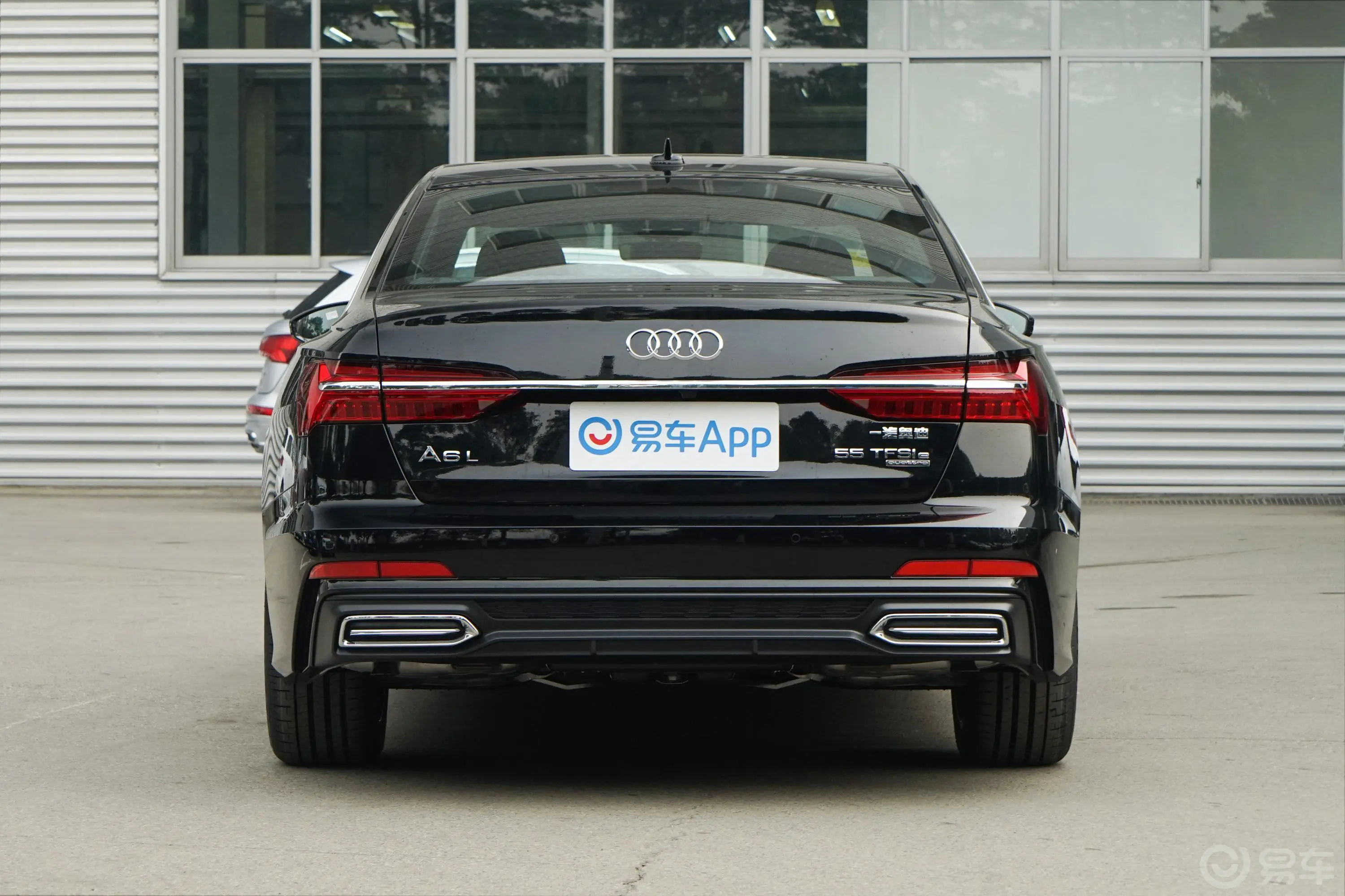 奥迪A6L 插电混动55 TFSI e quattro正后水平