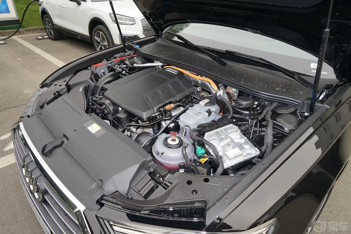 奥迪A6L 插电混动55 TFSI e quattro外观