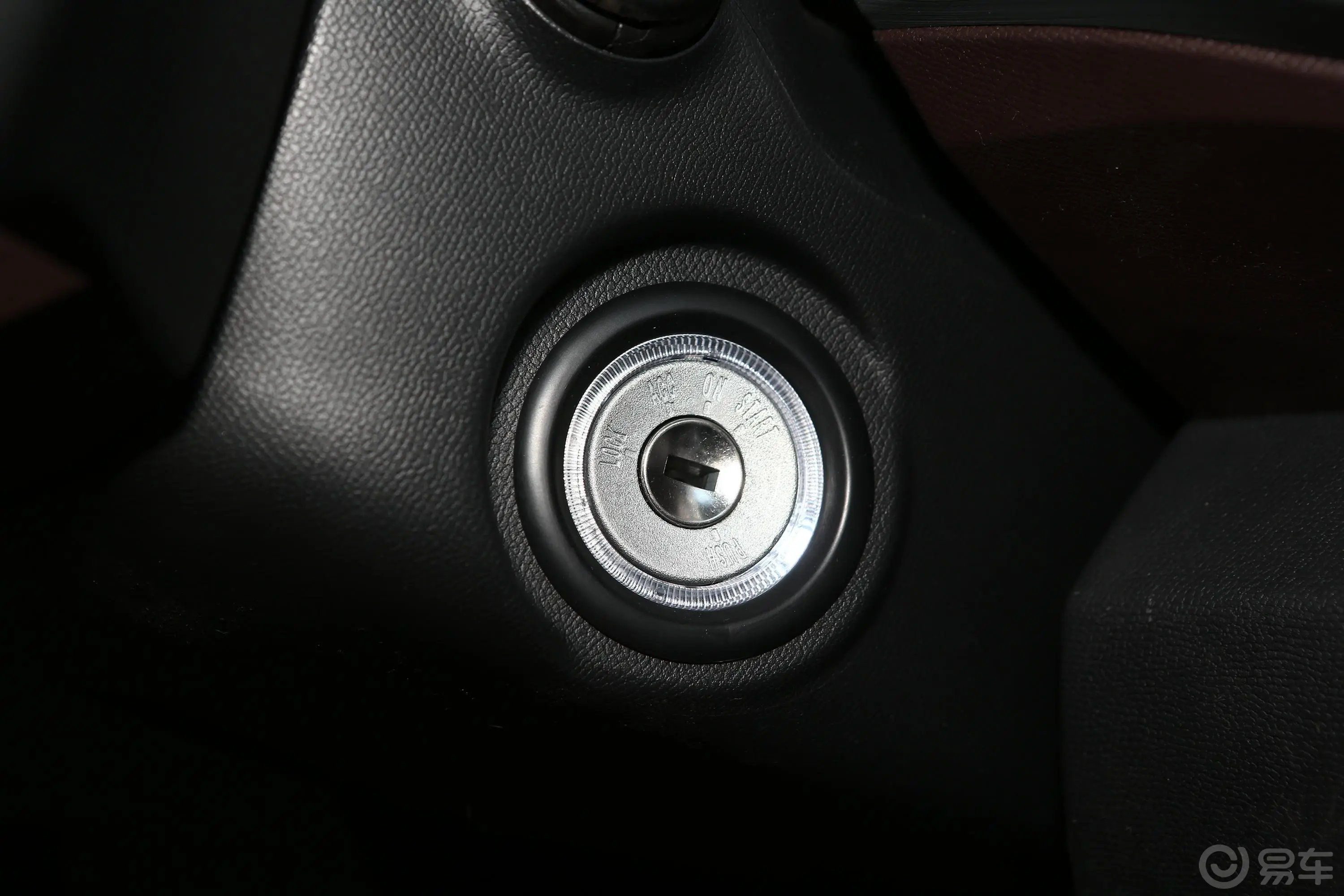 凯程F702.4T 手自一体 两驱 豪华版 汽油钥匙孔或一键启动按键