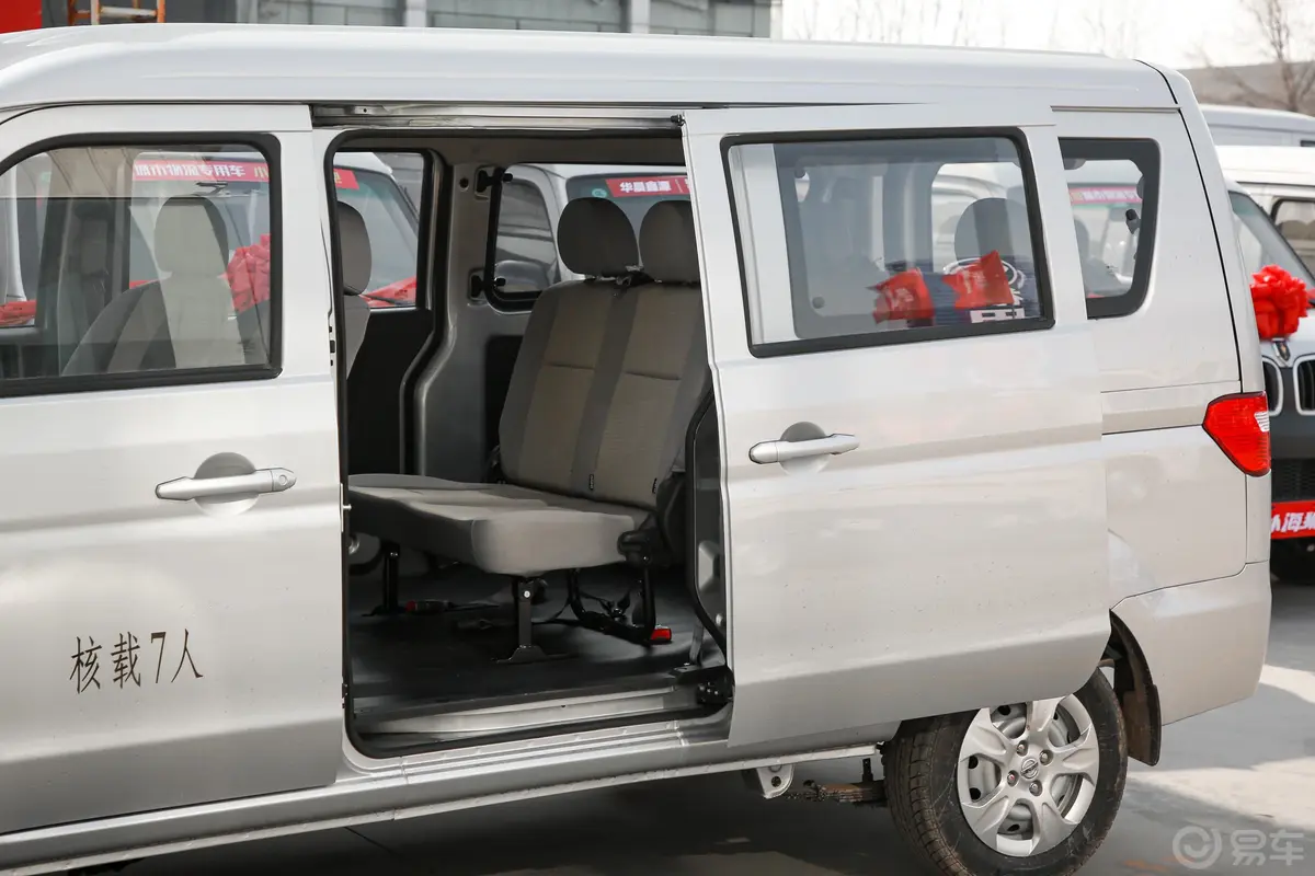 金杯小海狮X30客车 1.5L 手动 舒适无空调版 5/6/7座 国VI驾驶员侧后车门