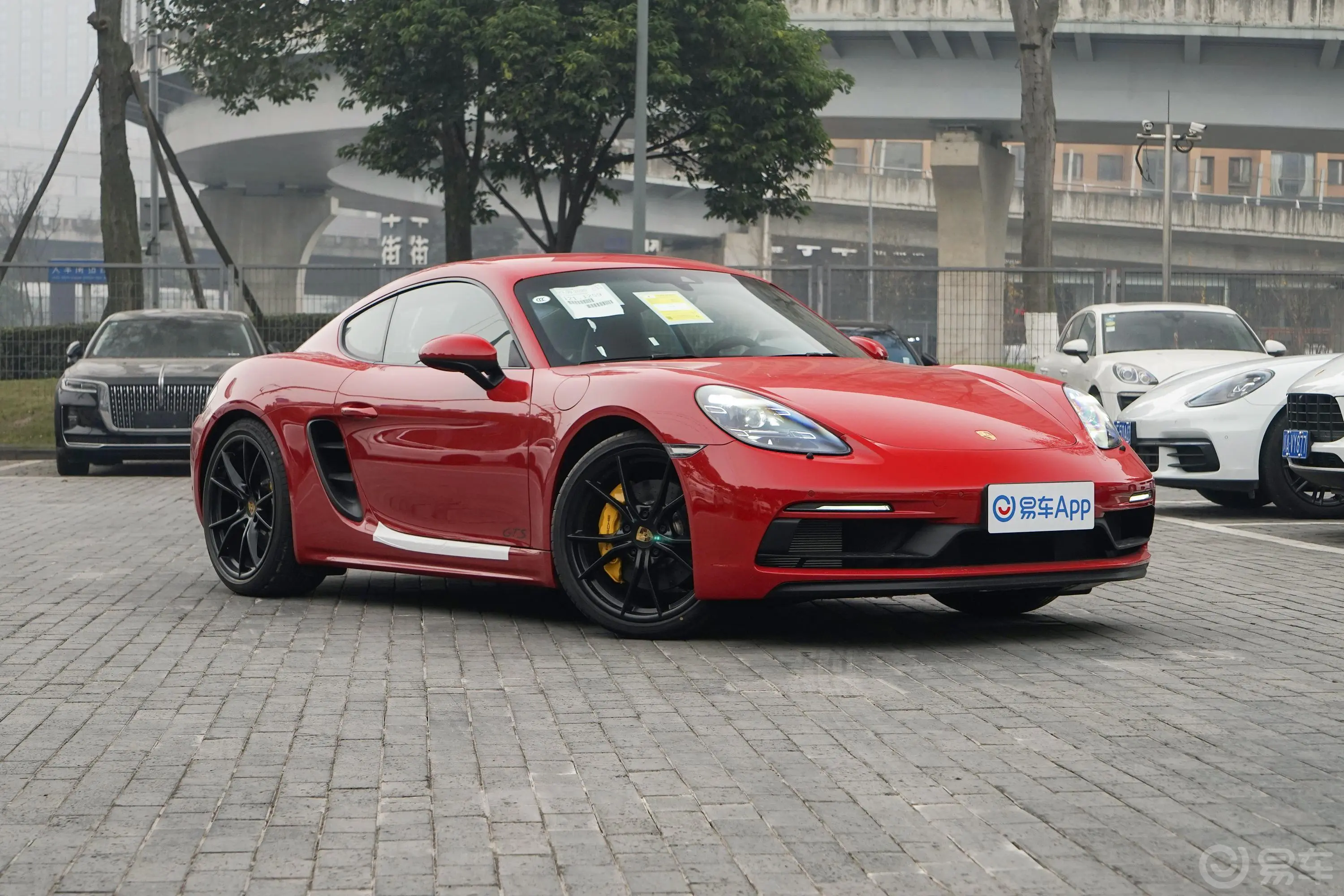 保时捷718Cayman GTS 2.5T发动机舱盖内侧