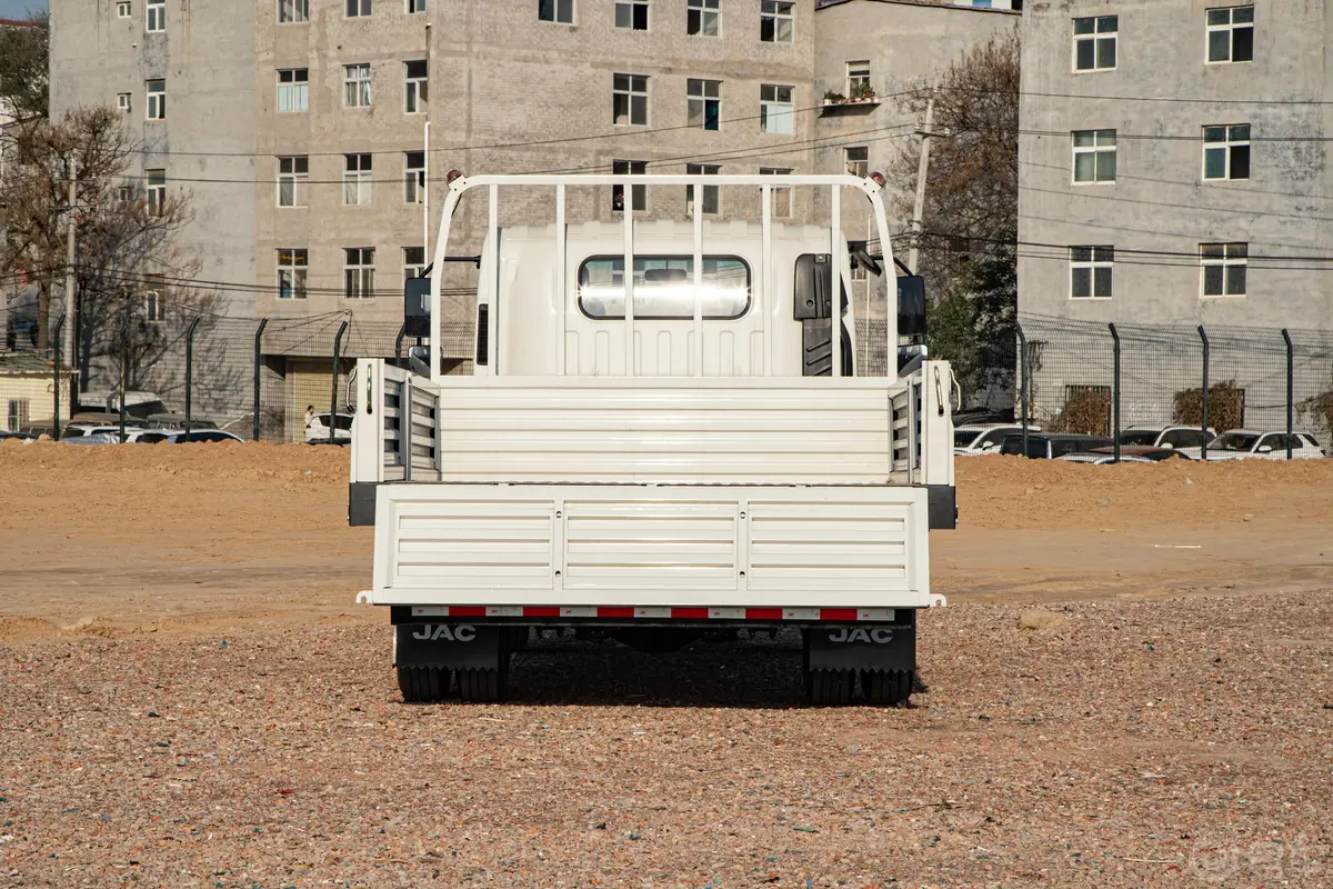 帅铃Q6Q6 安康3.0L 3308轴距 栏板(4.2米)空间