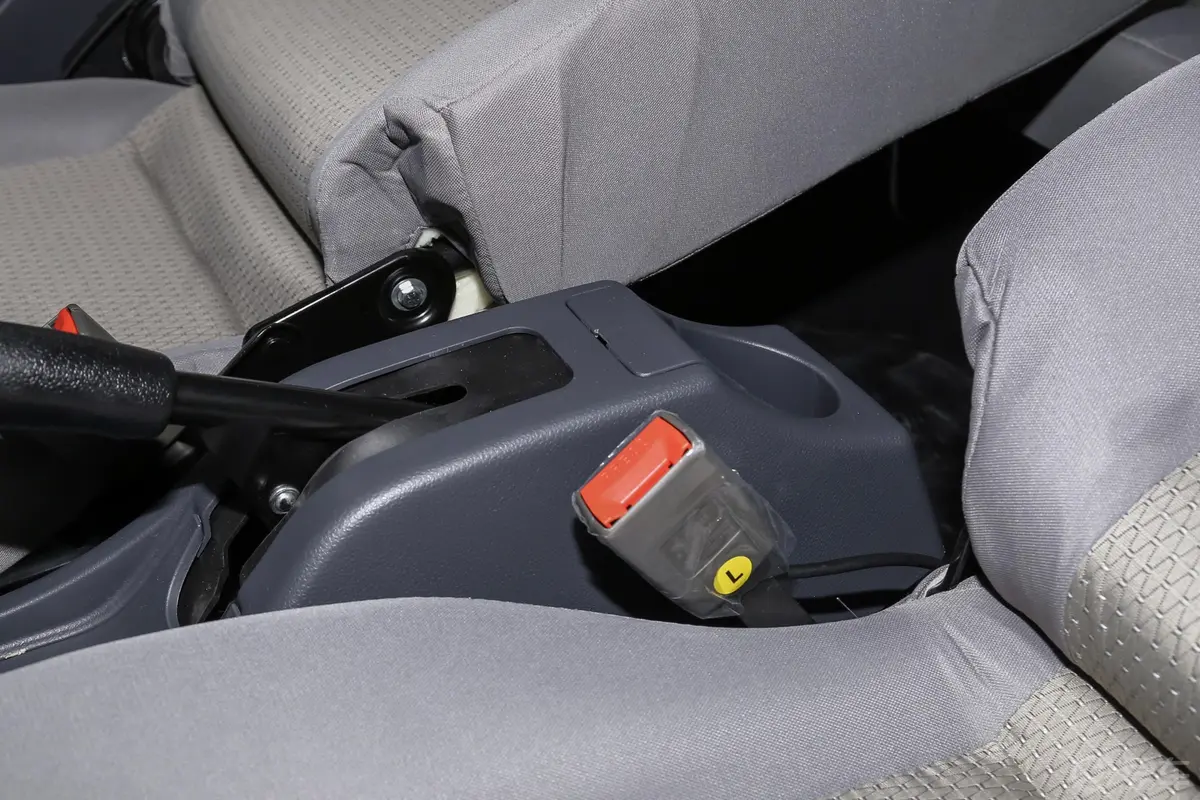 金杯T52S1.6L 标准型内饰