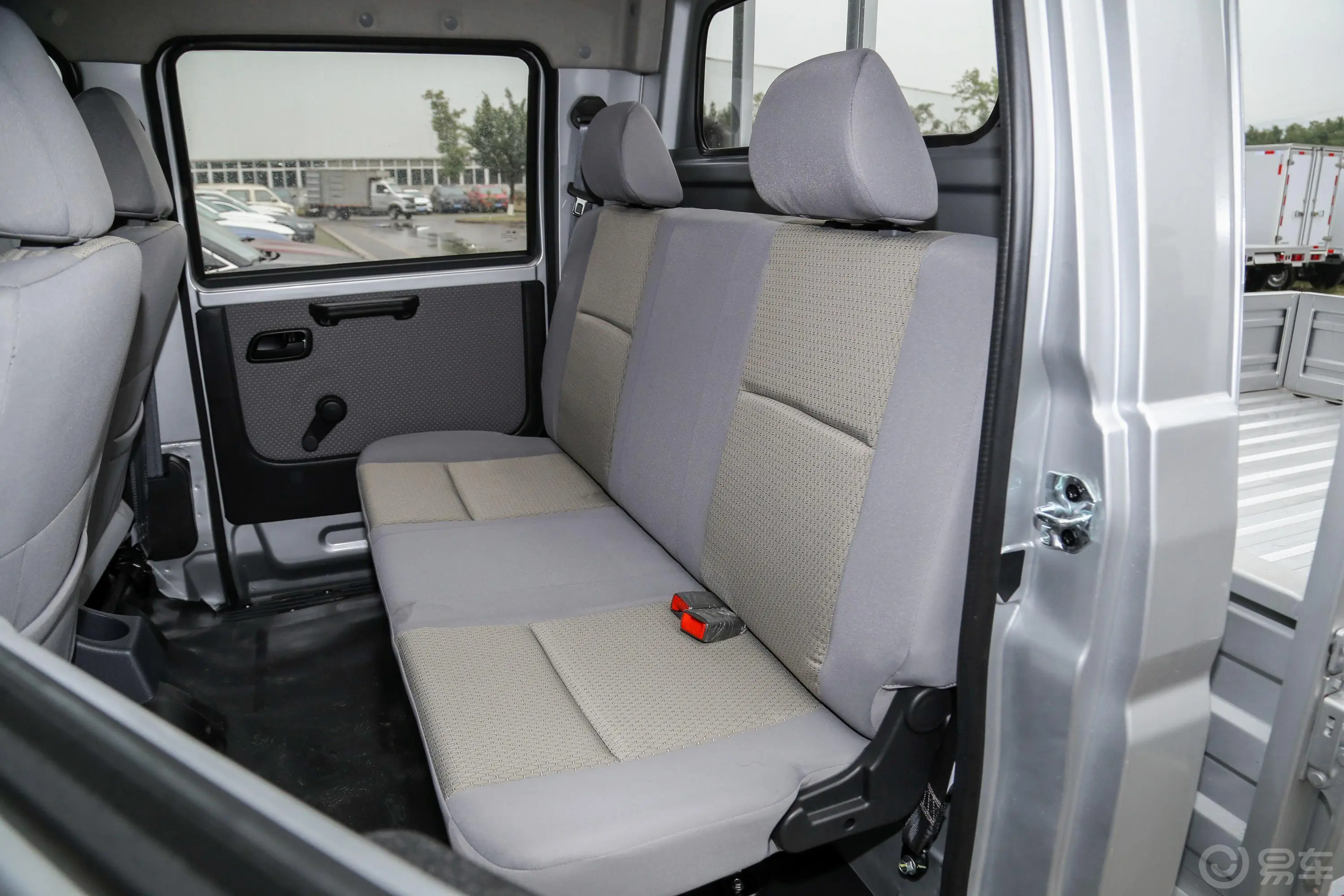 鑫卡S521.6L 标准型SWD16MS 国VI后排座椅