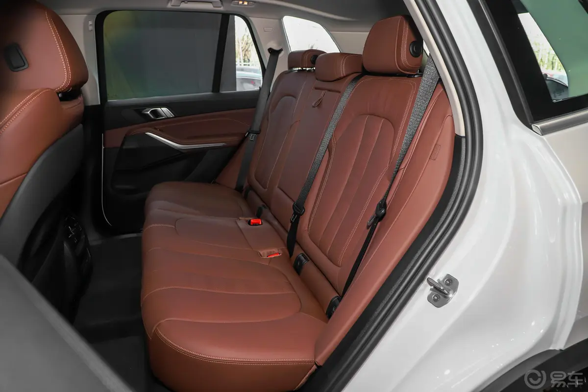 宝马X5(进口)xDrive30i X设计套装后排座椅