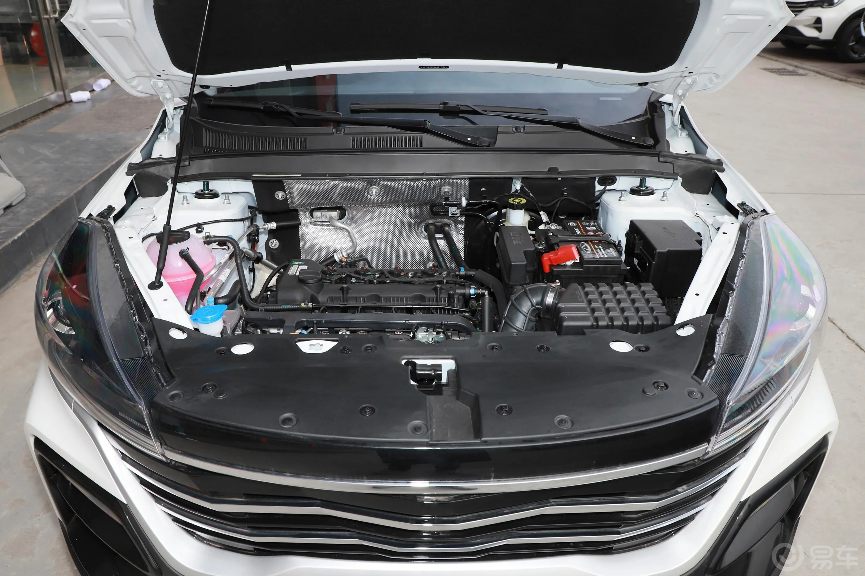 炫界1.5L CVT 乐发动机舱整体