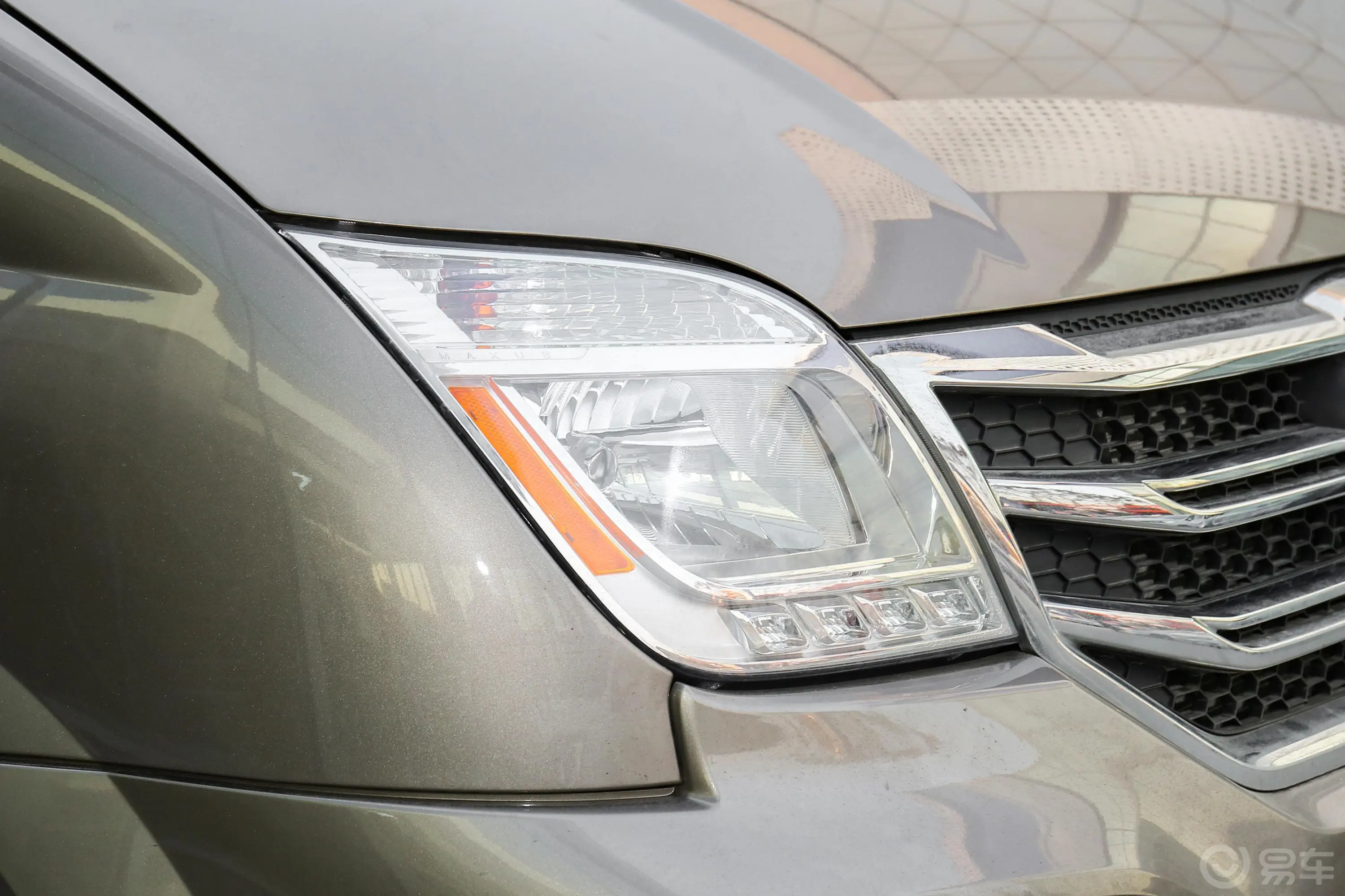 新途V80Plus城市版 2.0T AMT短轴超低顶 5/6座外观