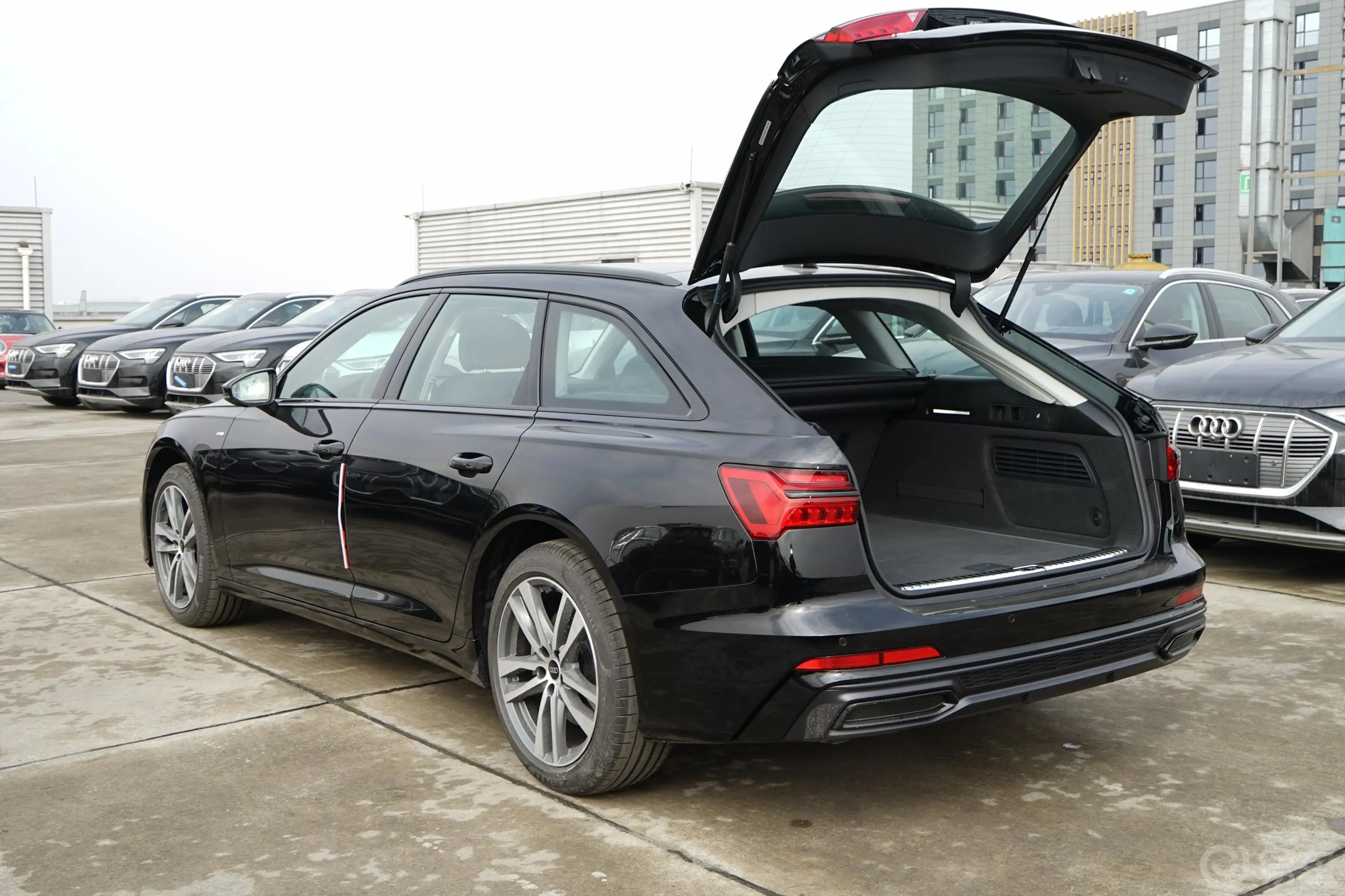 奥迪A6Avant 先锋派 45 TFSI 臻选动感型空间