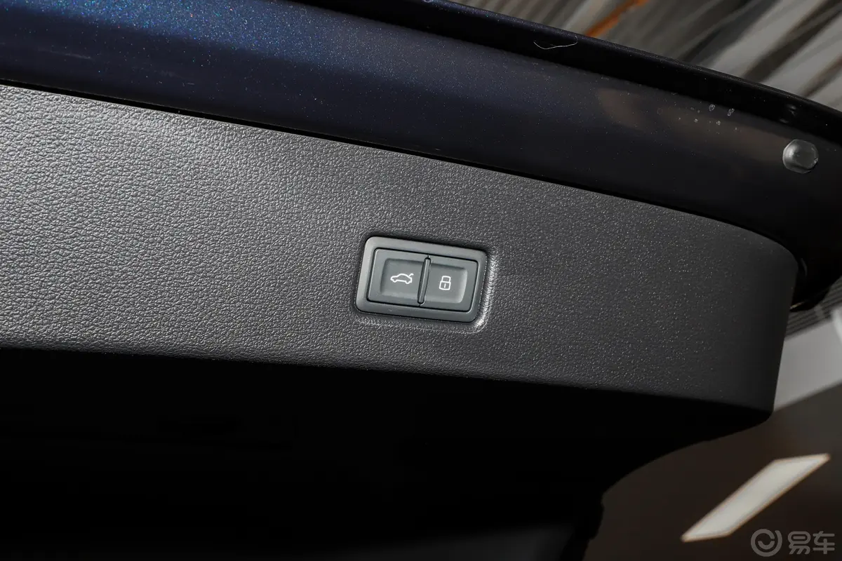 奥迪A745 TFSI 专享型电动尾门按键（手动扶手）