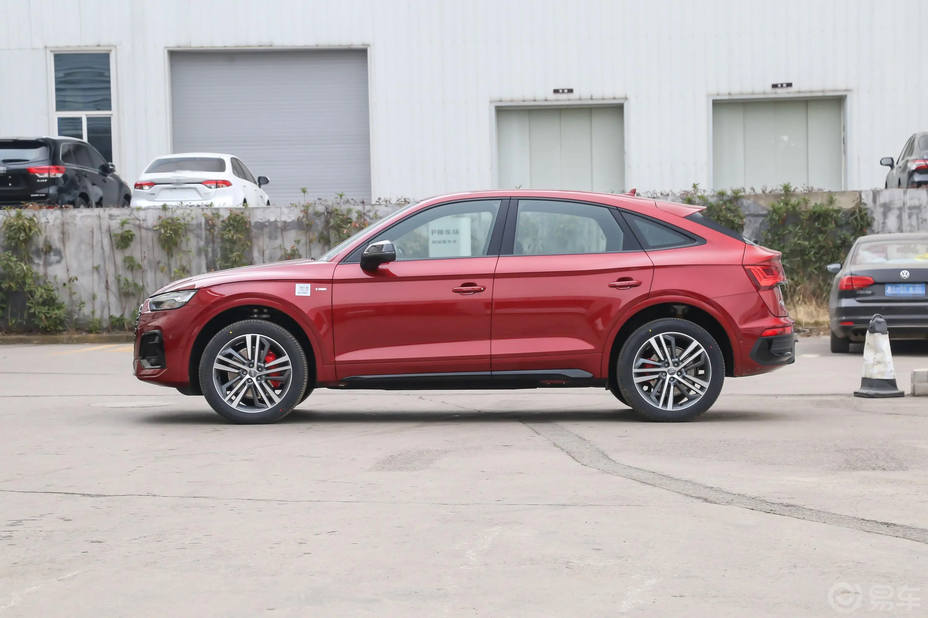 奥迪Q5L Sportback45 TFSI 臻选型正侧车头向左水平