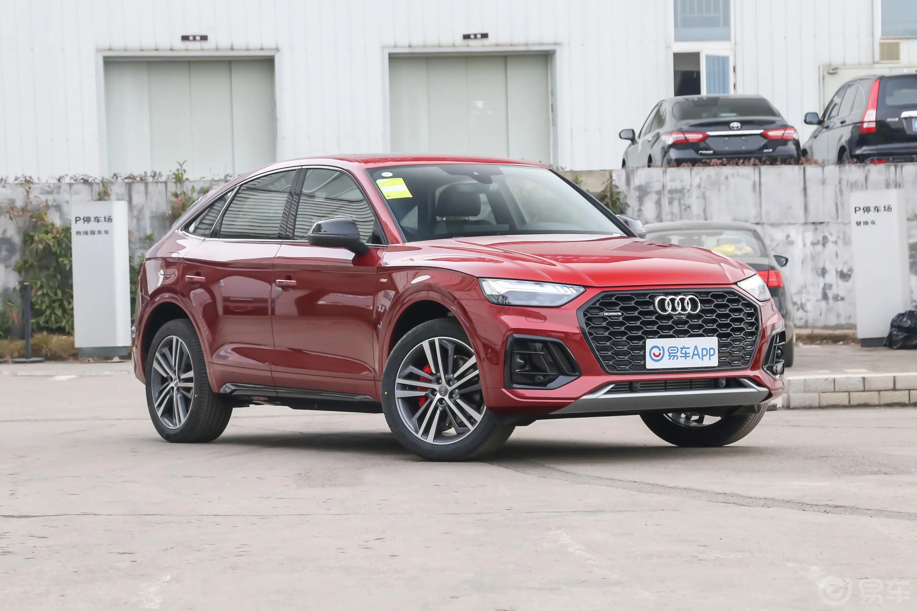 奥迪Q5L Sportback45 TFSI 臻选型尾灯侧45度俯拍