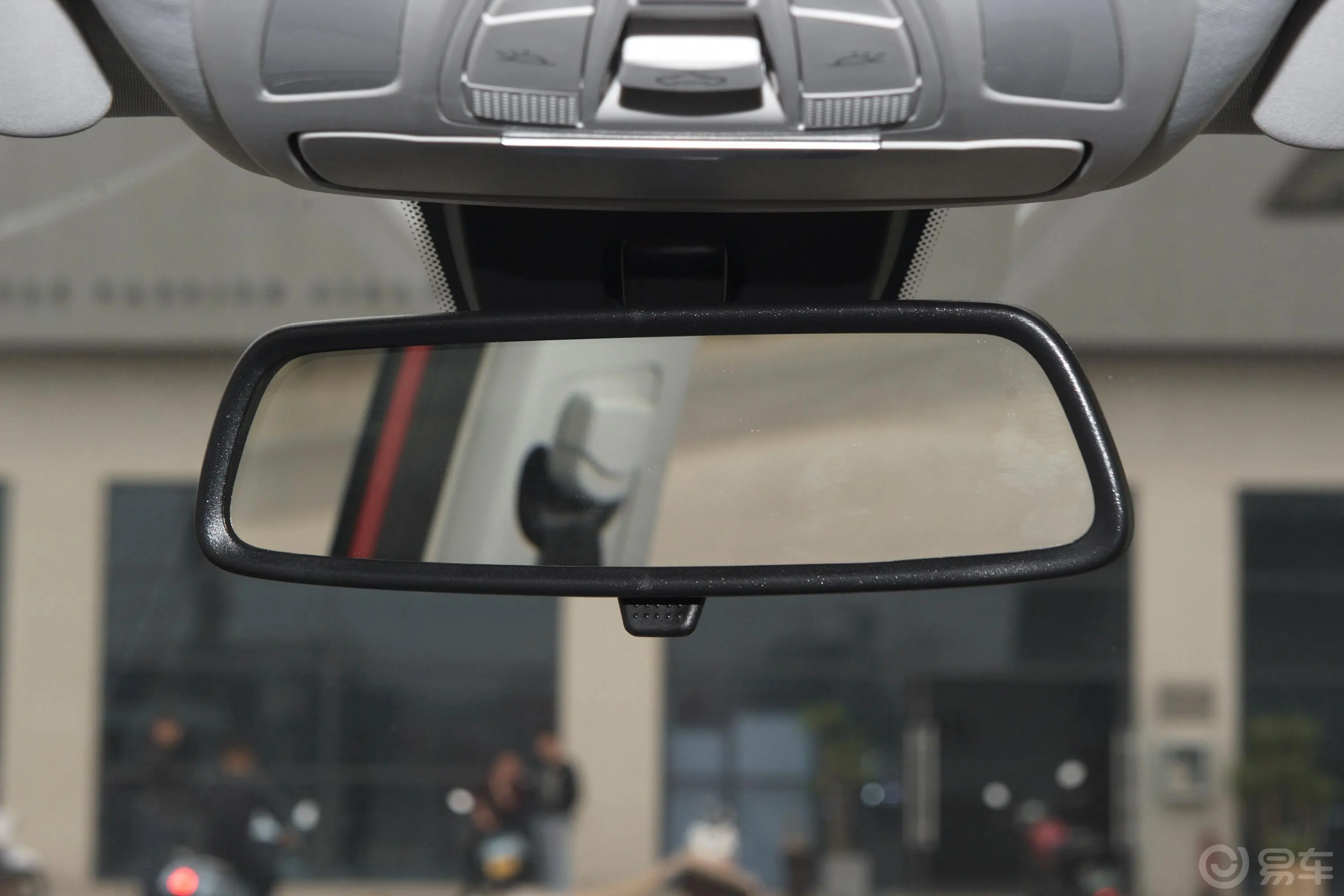 宝骏530全球车周年纪念版 1.5T CVT 尊贵互联型 5座内后视镜