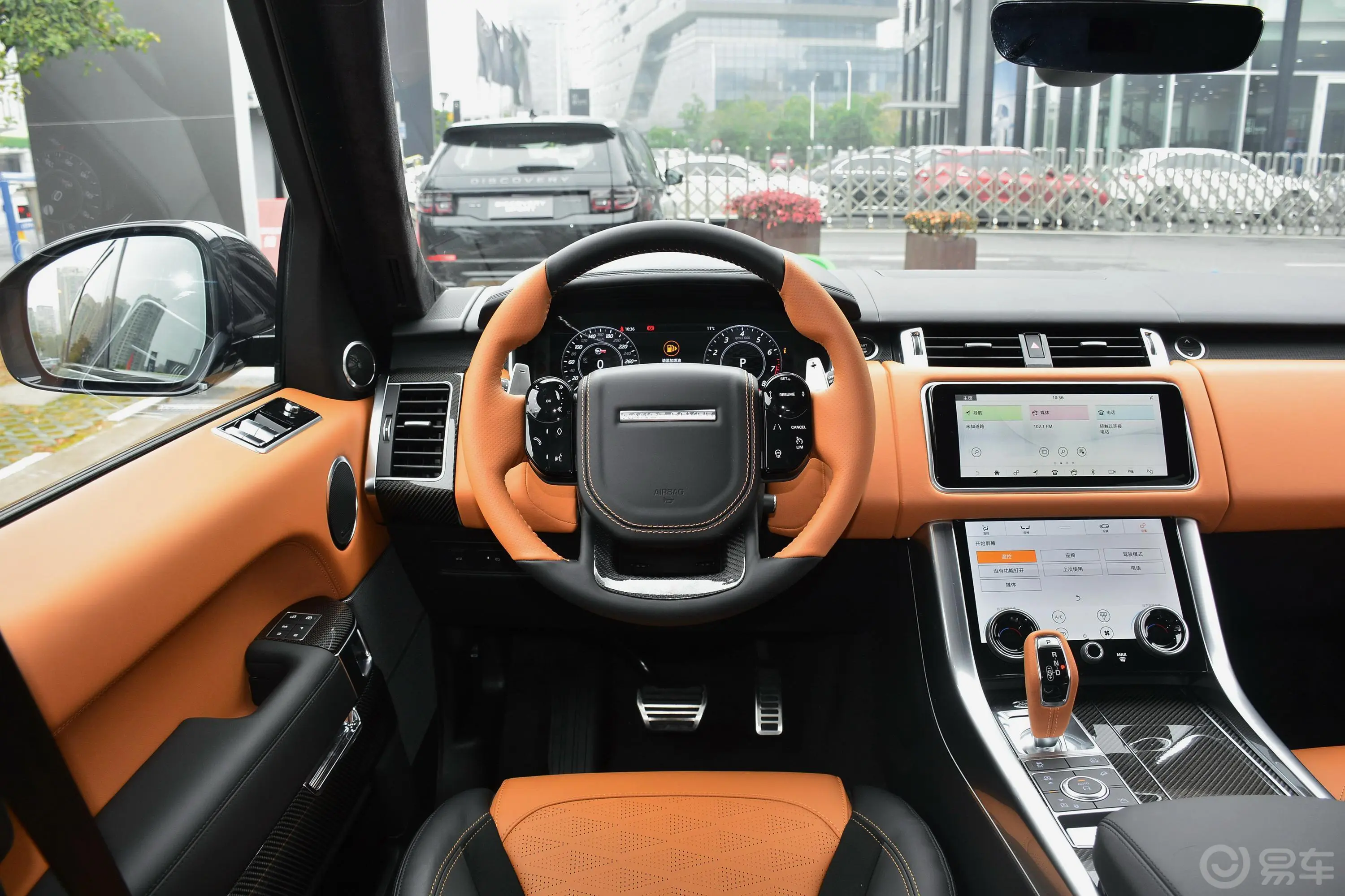 揽胜运动版5.0  V8 SVR 竞速绿定制版驾驶位区域