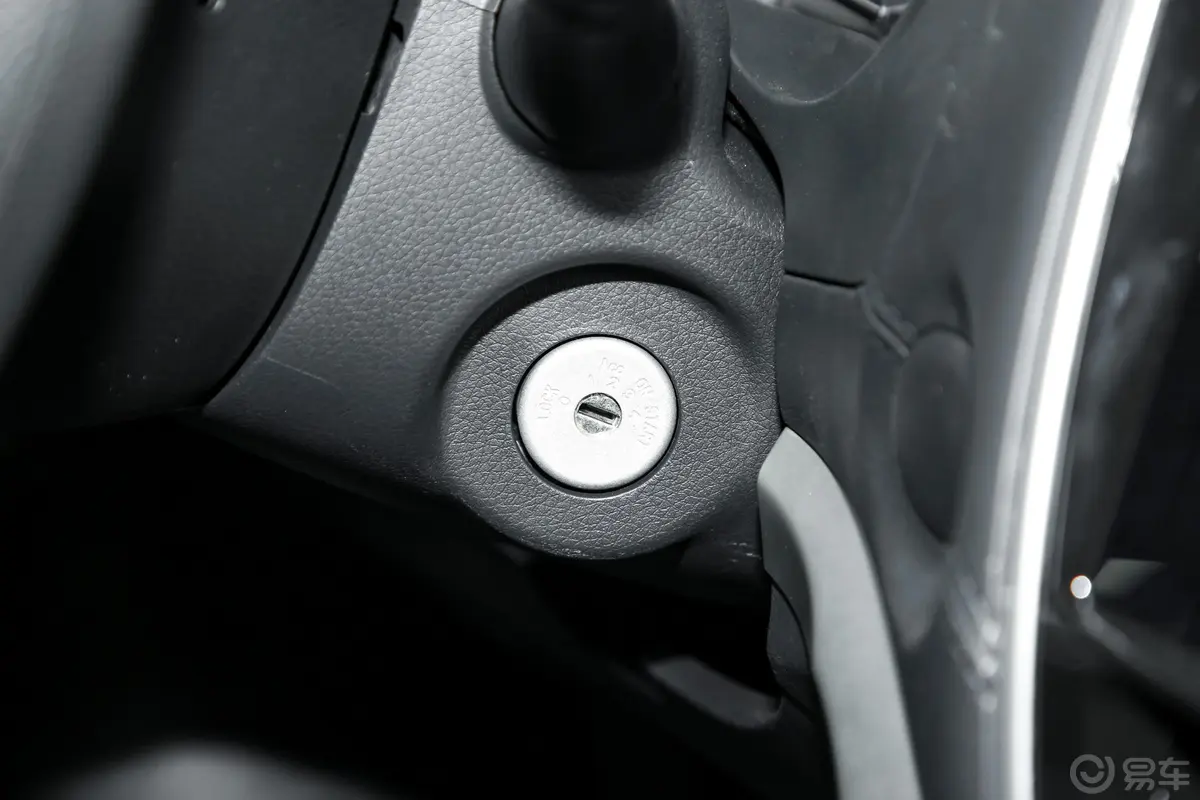 锐骐6都市版 2.3T 手动两驱标准型 柴油钥匙孔或一键启动按键