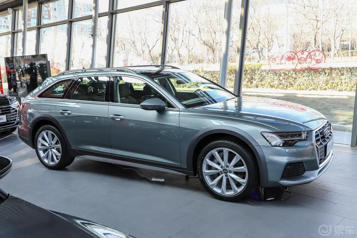 奥迪A6Allroad quattro 探索家 55 TFSI 尊享越野型正侧车头向右水平