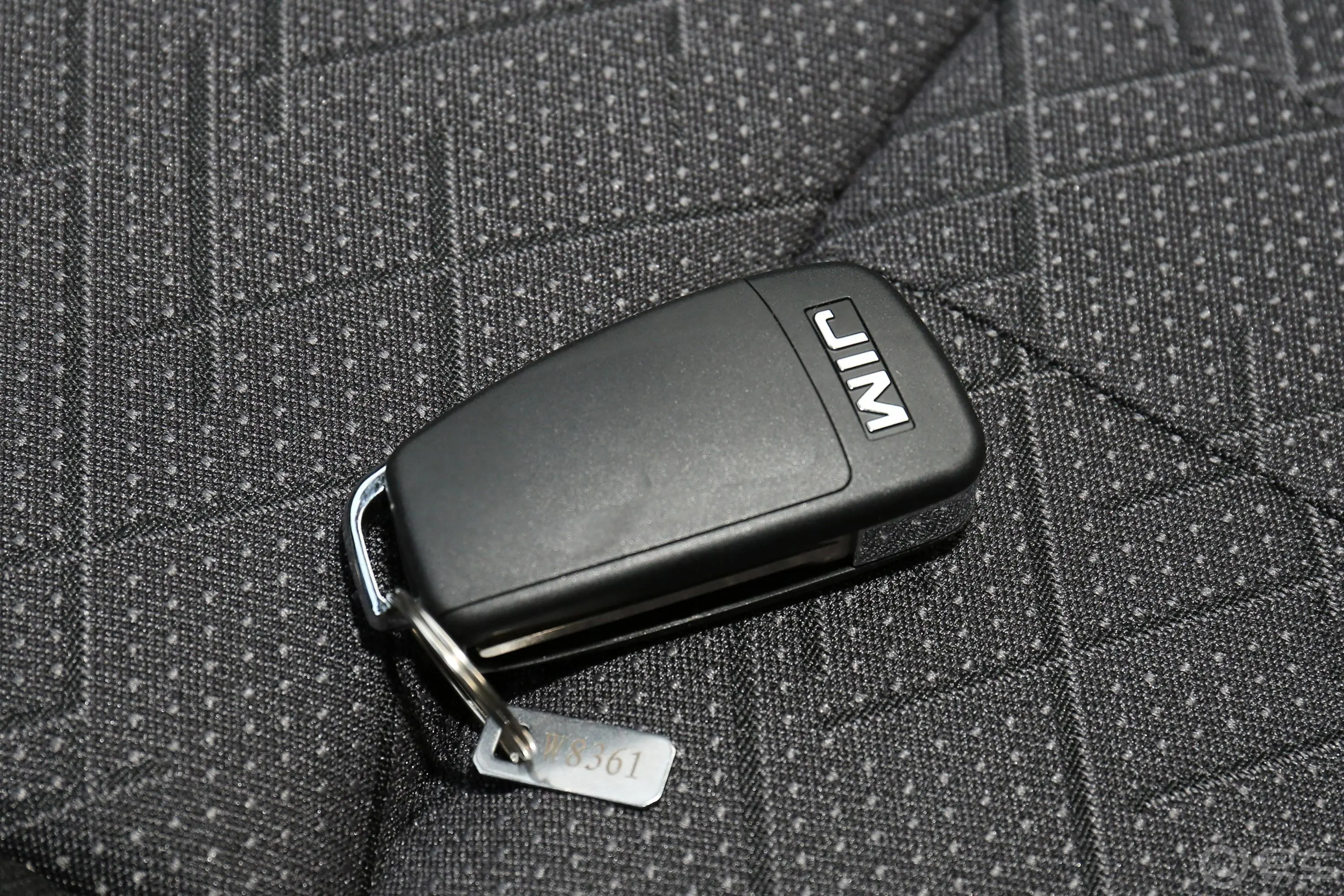 瑞迈2.4T 手动 四驱 标轴舒适版 汽油钥匙正面