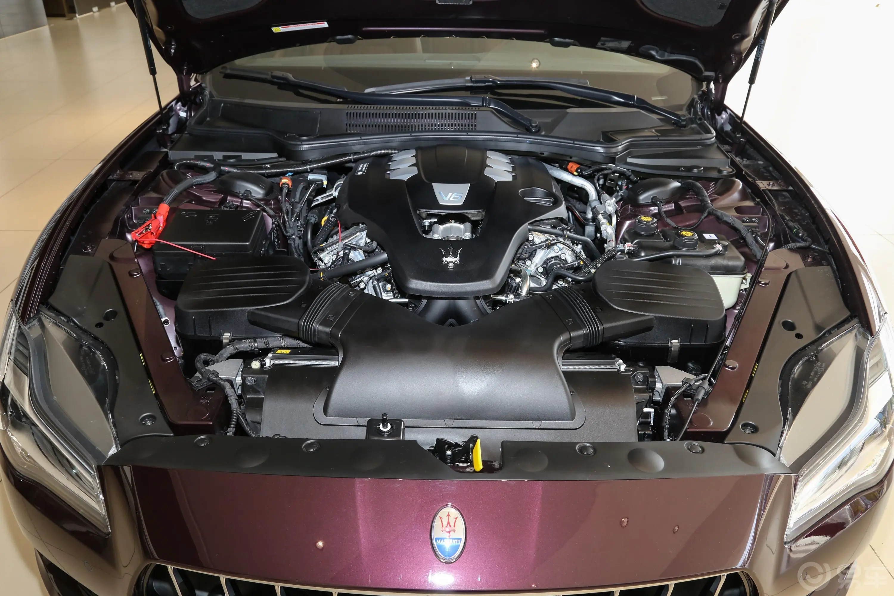 Quattroporte3.0T 标准版发动机舱整体