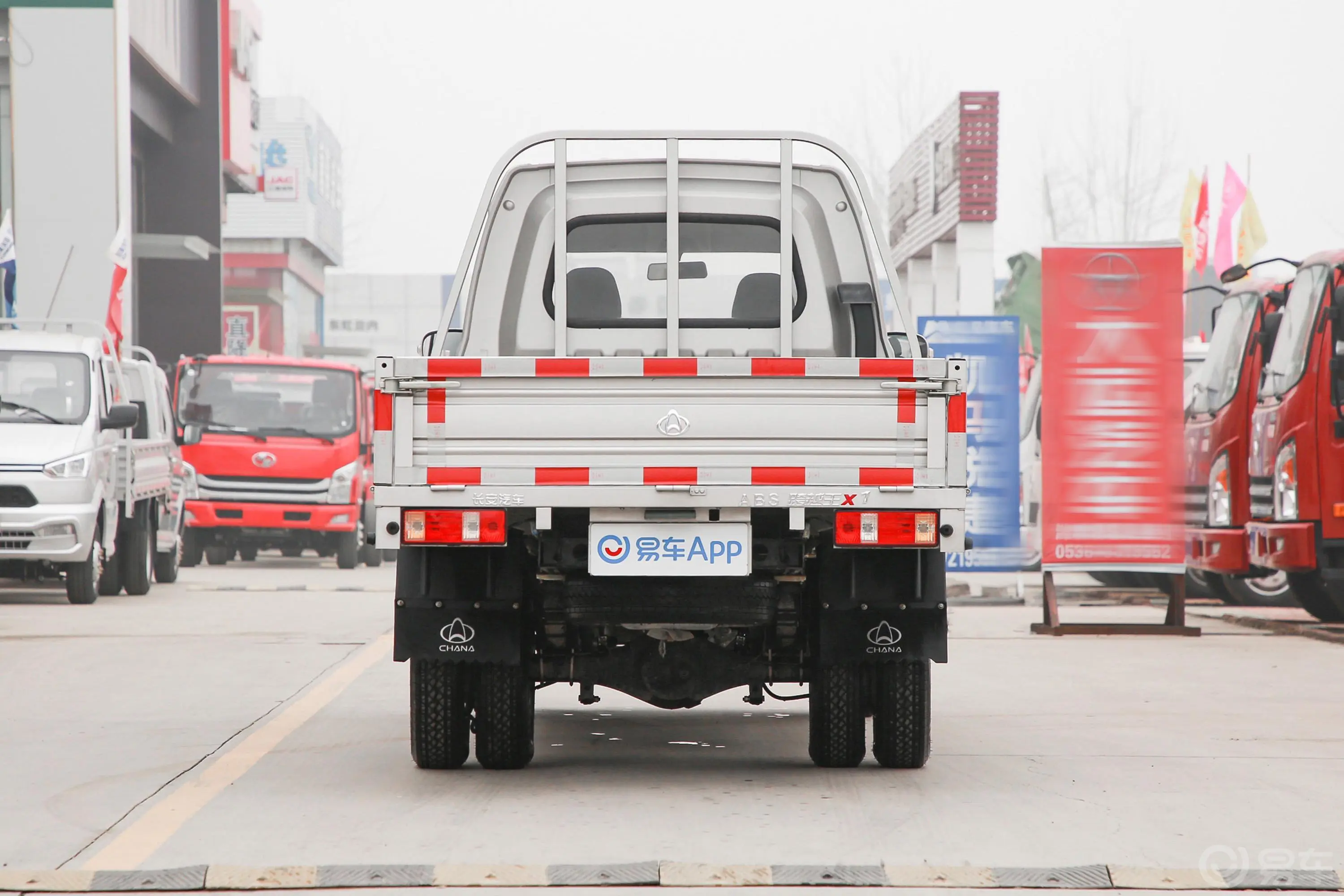 跨越王X1载货汽车N1 1.2L 双排双后轮 舒适版（5.61米） SC1021XAS68 汽油 国VI正后水平