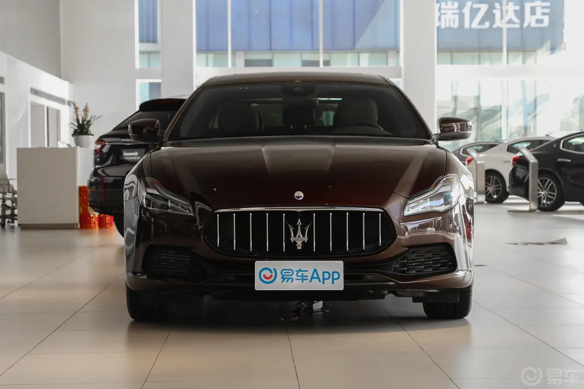 Quattroporte3.0T 标准版正前水平