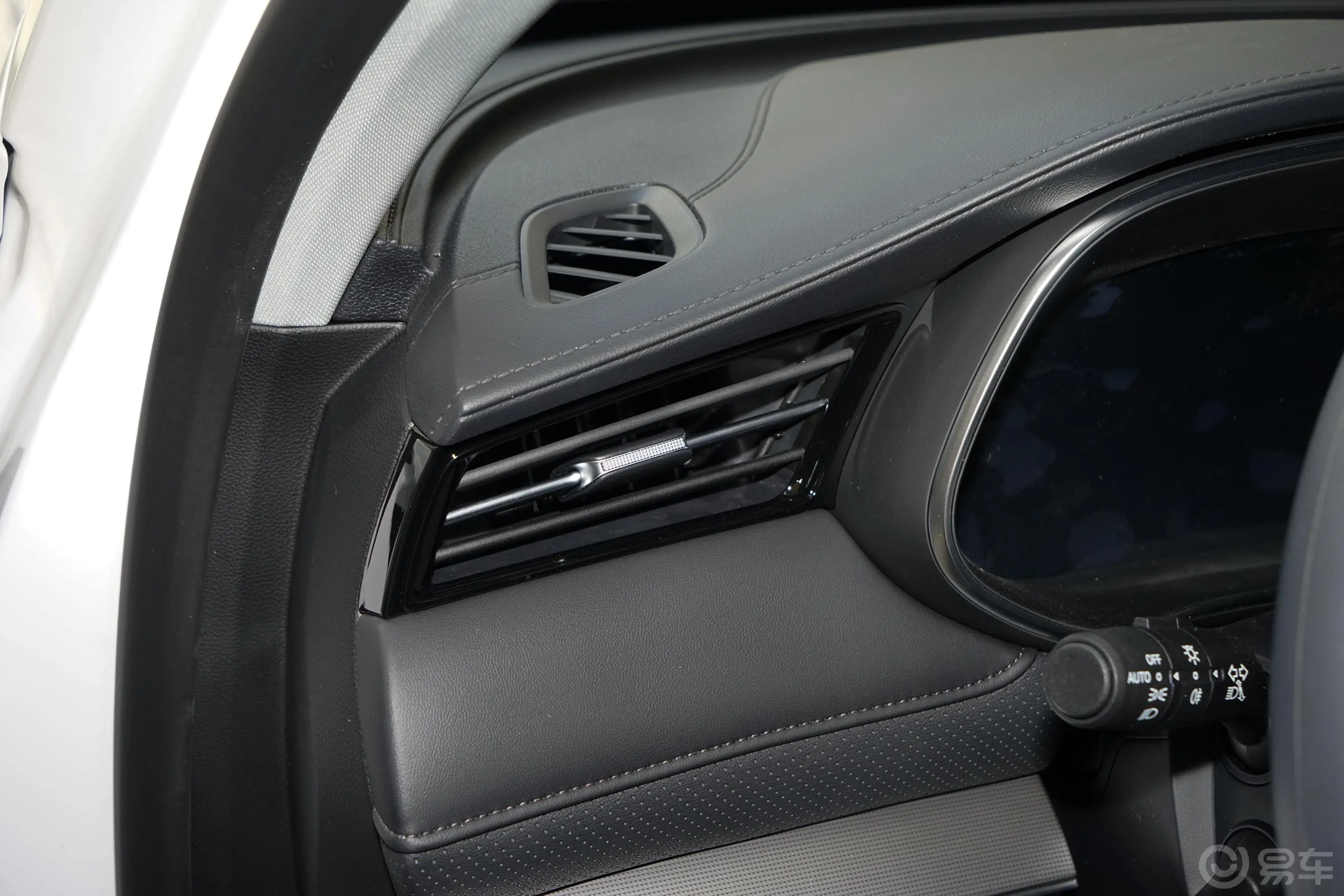 荣威RX5 MAXSupreme系列 1.5T 手自一体 两驱 豪华座舱版内饰
