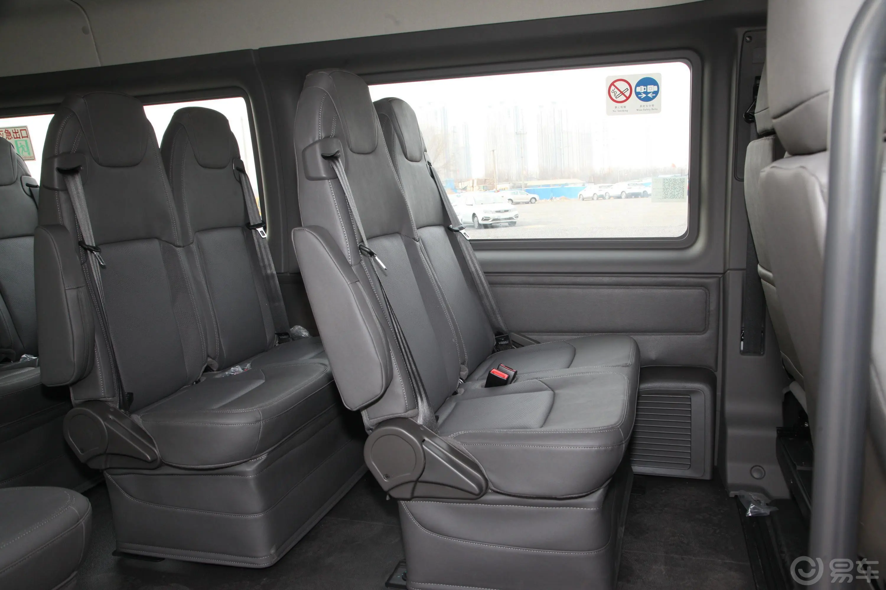 新世代全顺Pro 2.2T AMT 长轴中顶 豪华版客车(包) 15座 柴油 国VI后排座椅