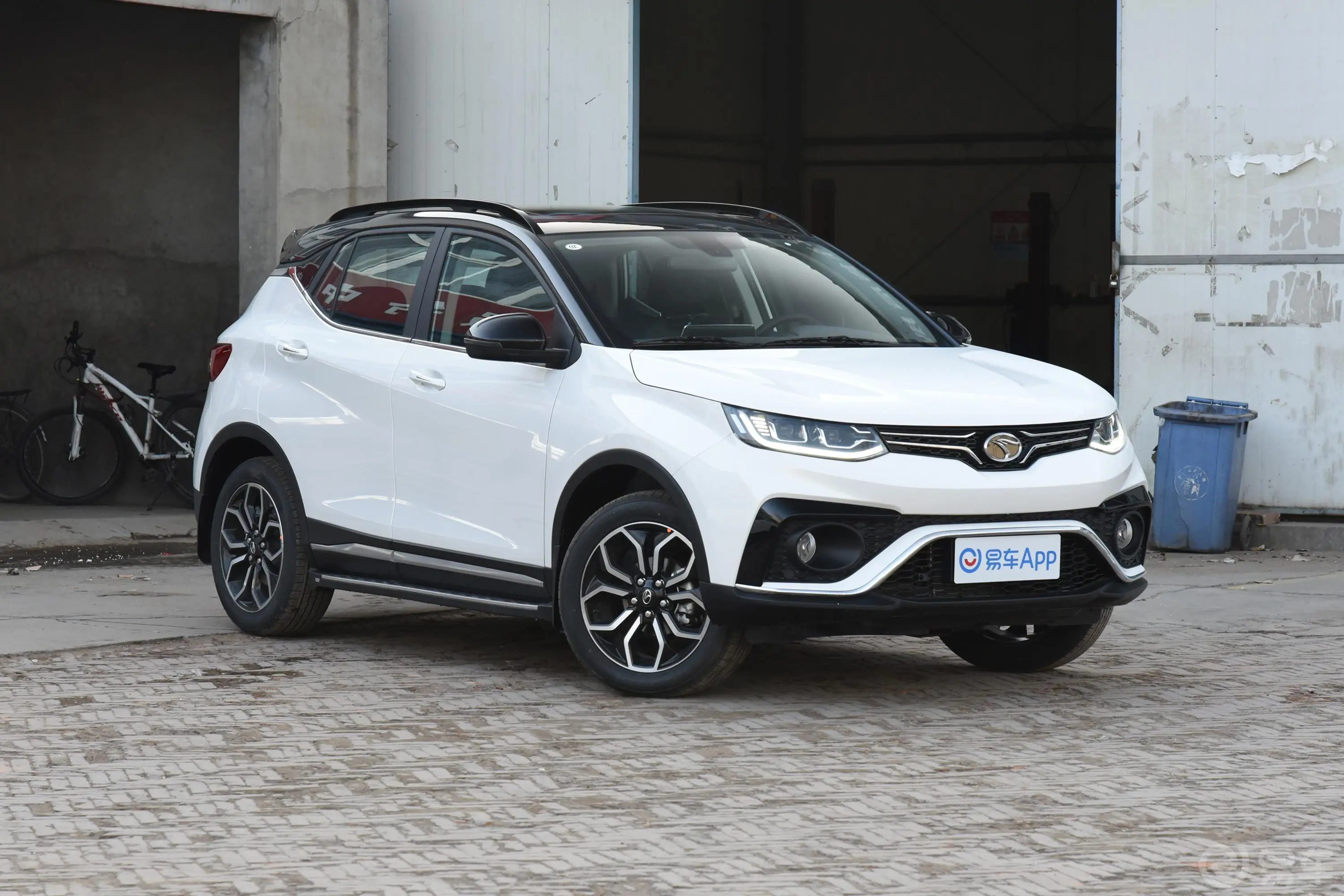 东南DX51.5T CVT 尊贵型正侧车头向左水平