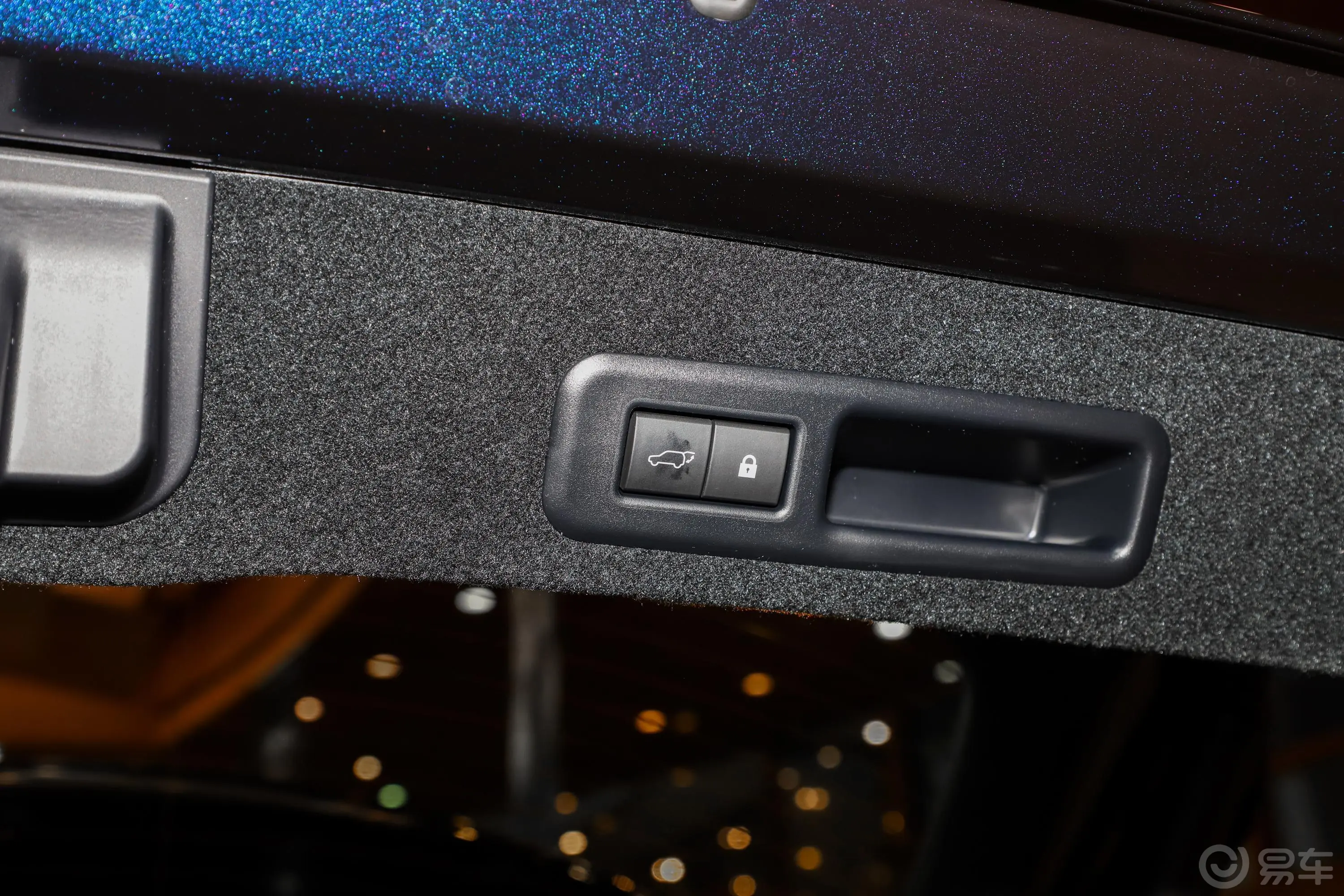 雷克萨斯RX改款 300 舒适版电动尾门按键（手动扶手）