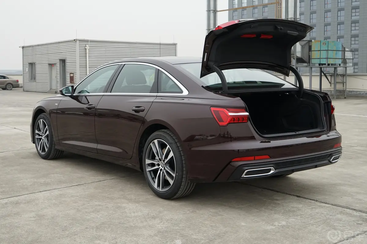 奥迪A6L40 TFSI 豪华动感型空间